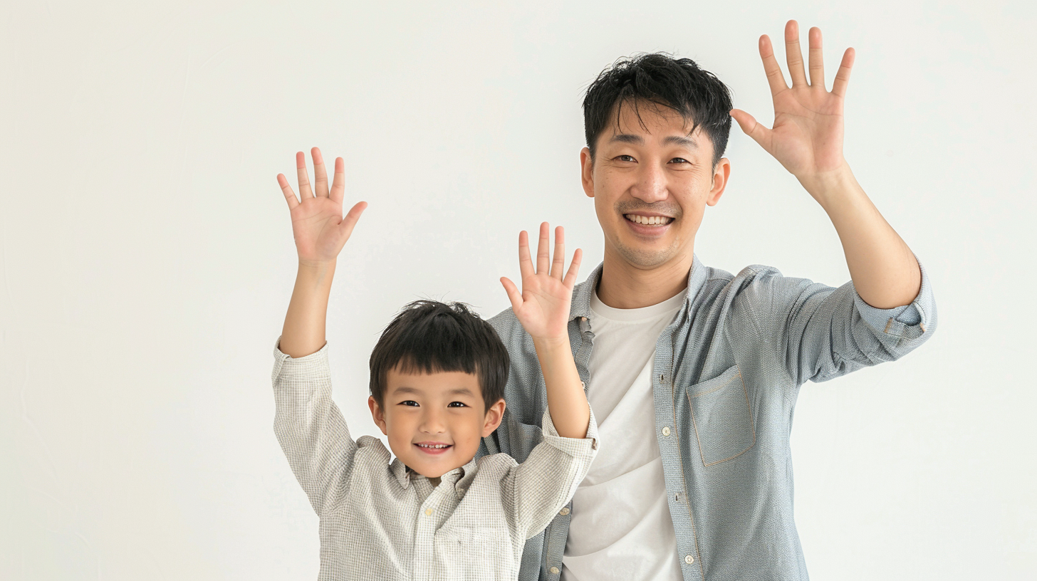 父子欢乐同框温馨亲子照传递家庭温暖