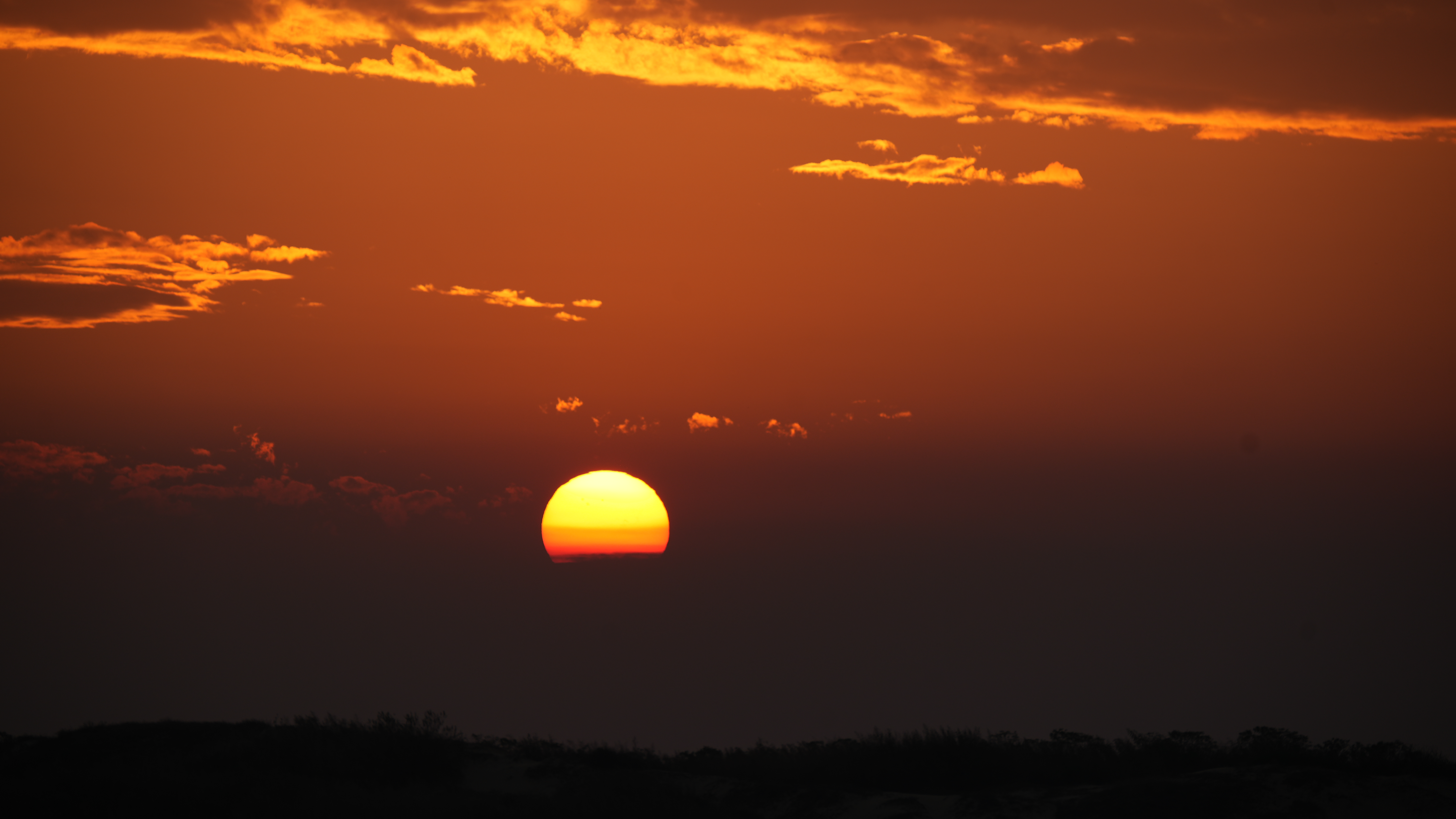 唯美夕阳下的天空景象电脑壁纸素材