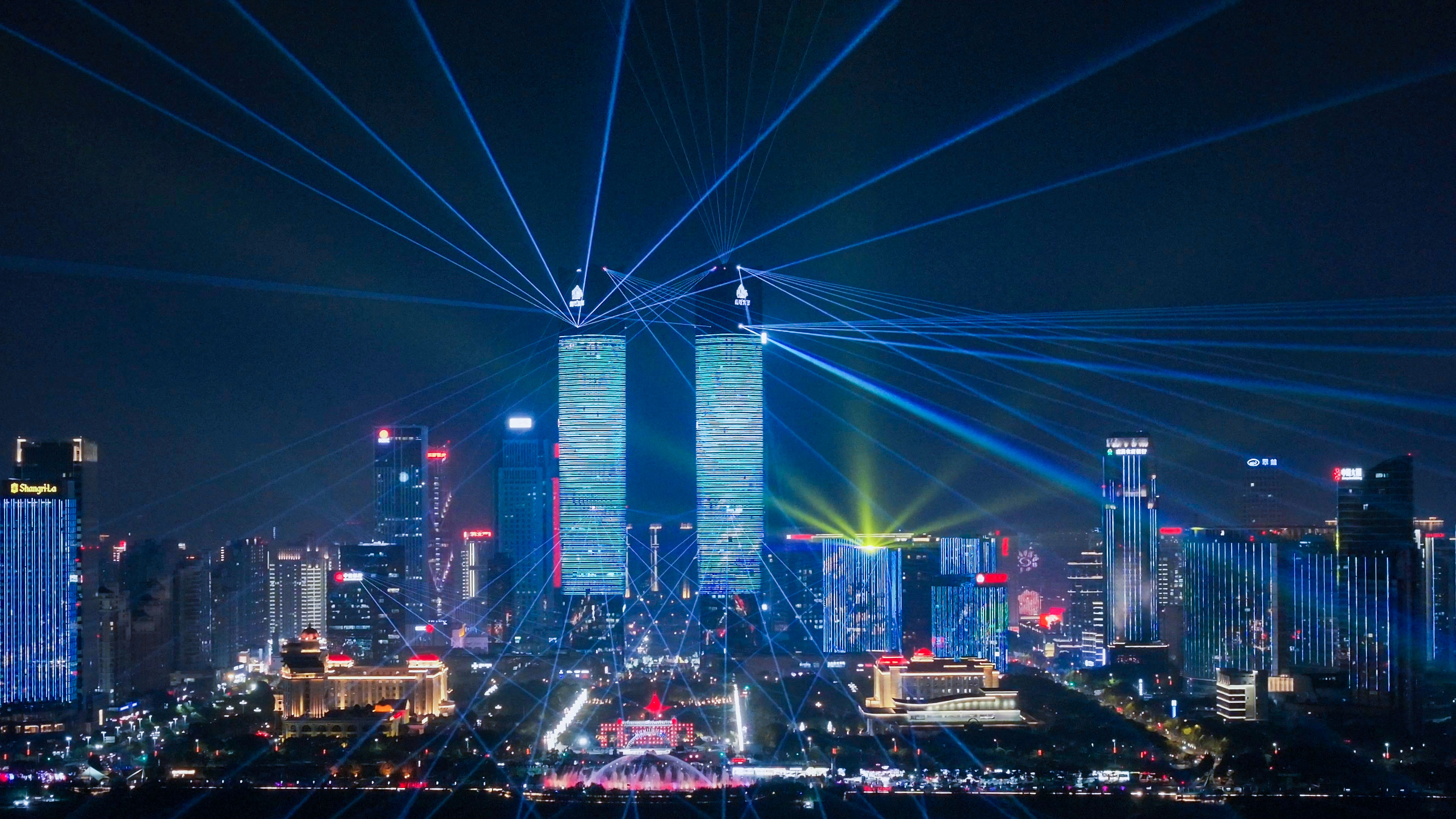 绚烂夜景下的城市