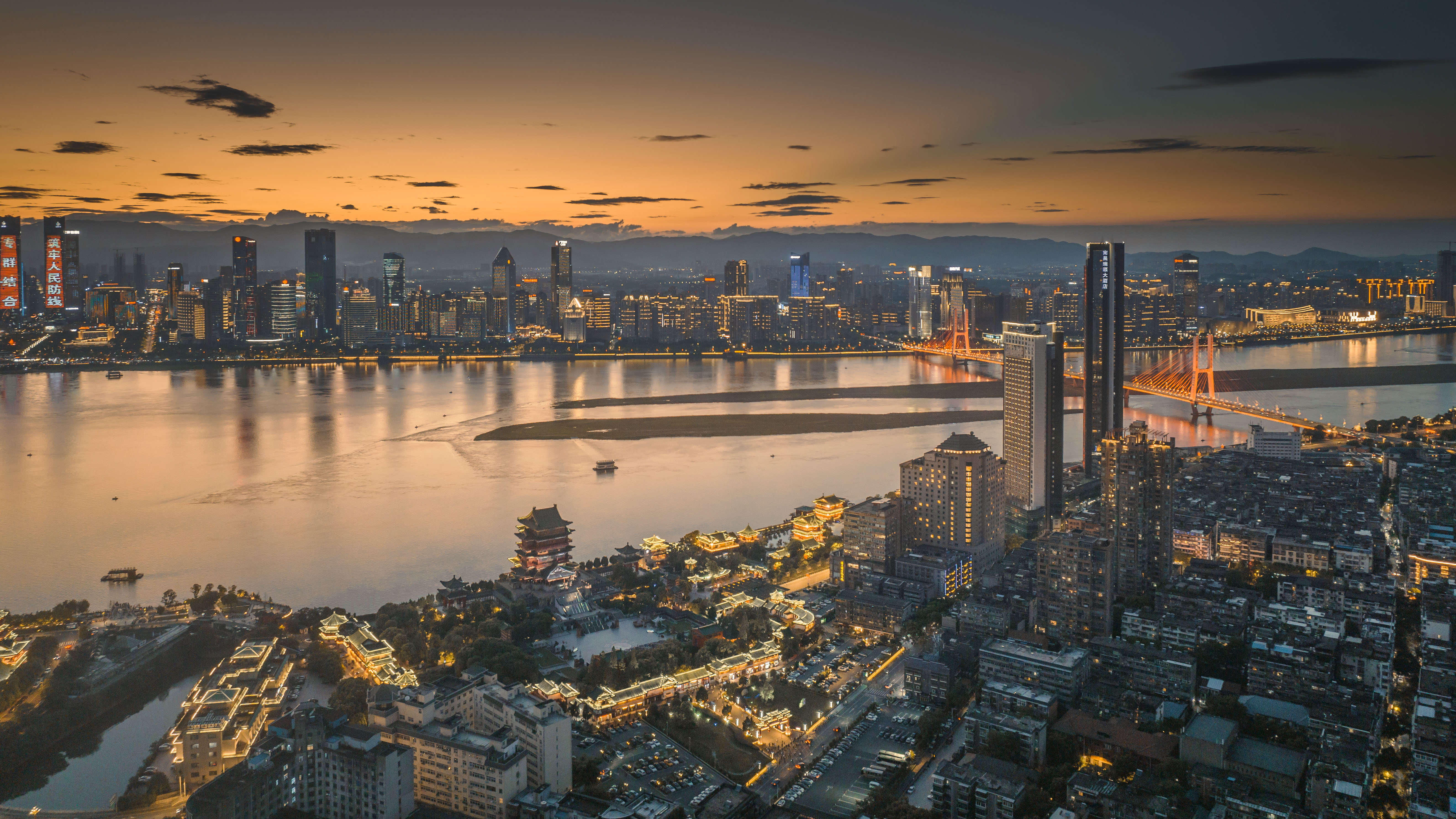 城市夜景璀璨