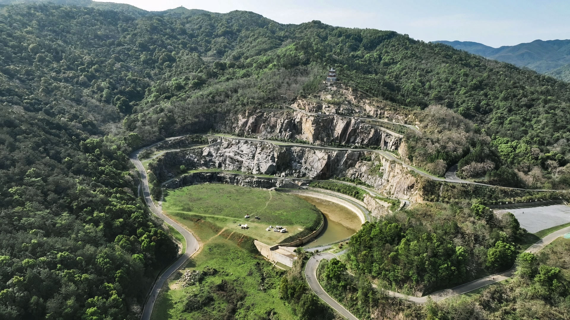 山林间的自然美景