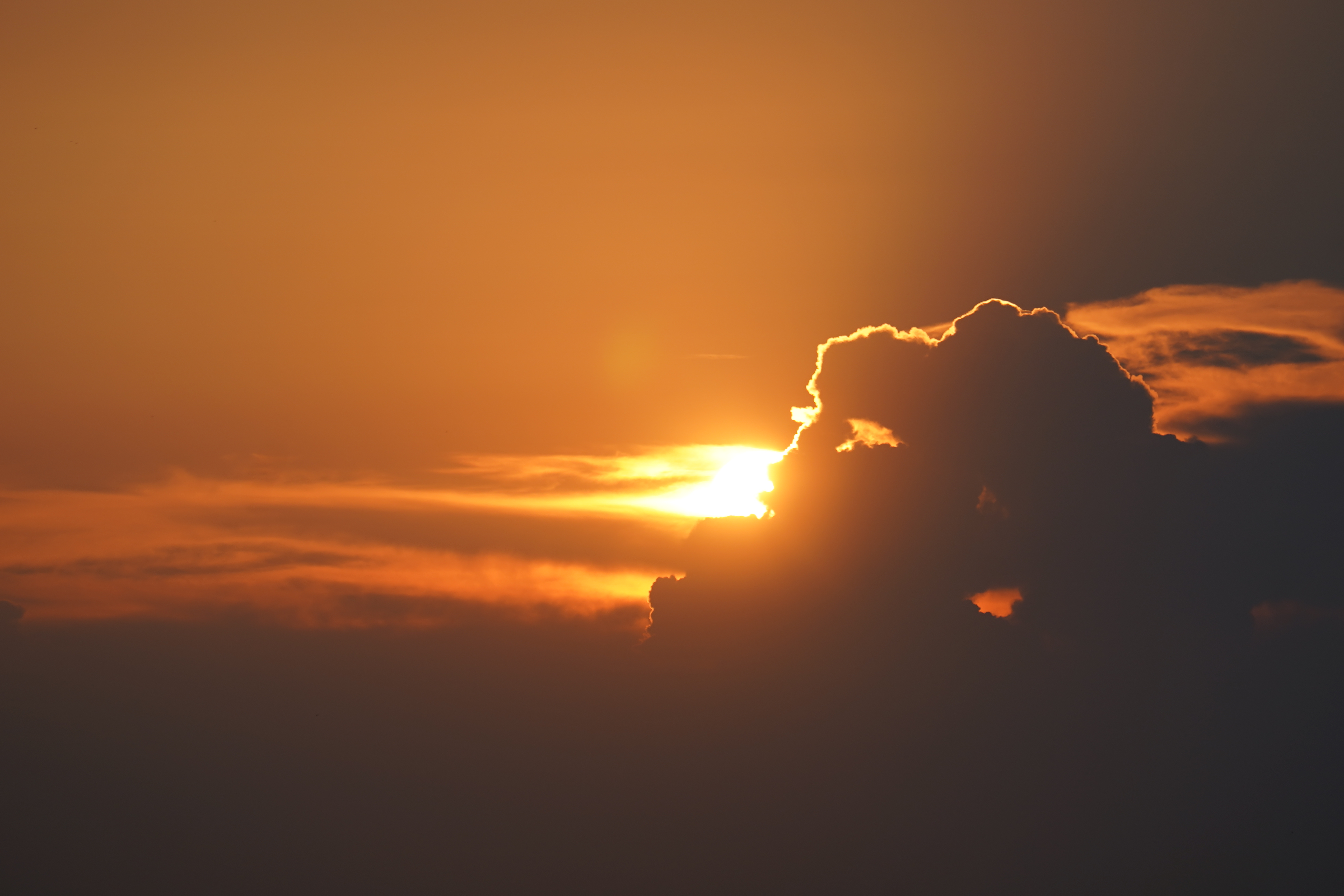 夕阳下的天空美景壁纸