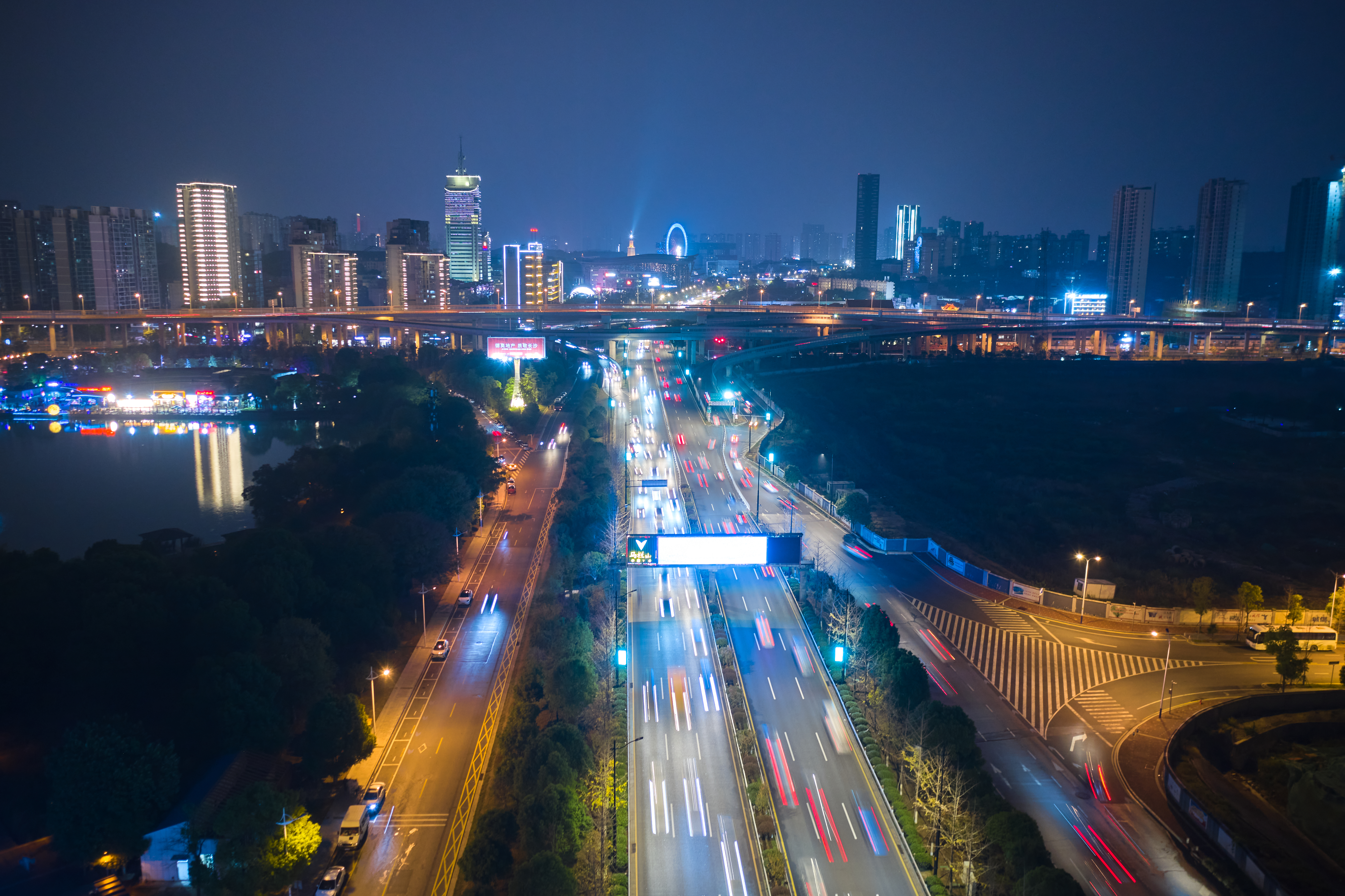 城市夜景璀璨 车灯流光溢彩壁纸