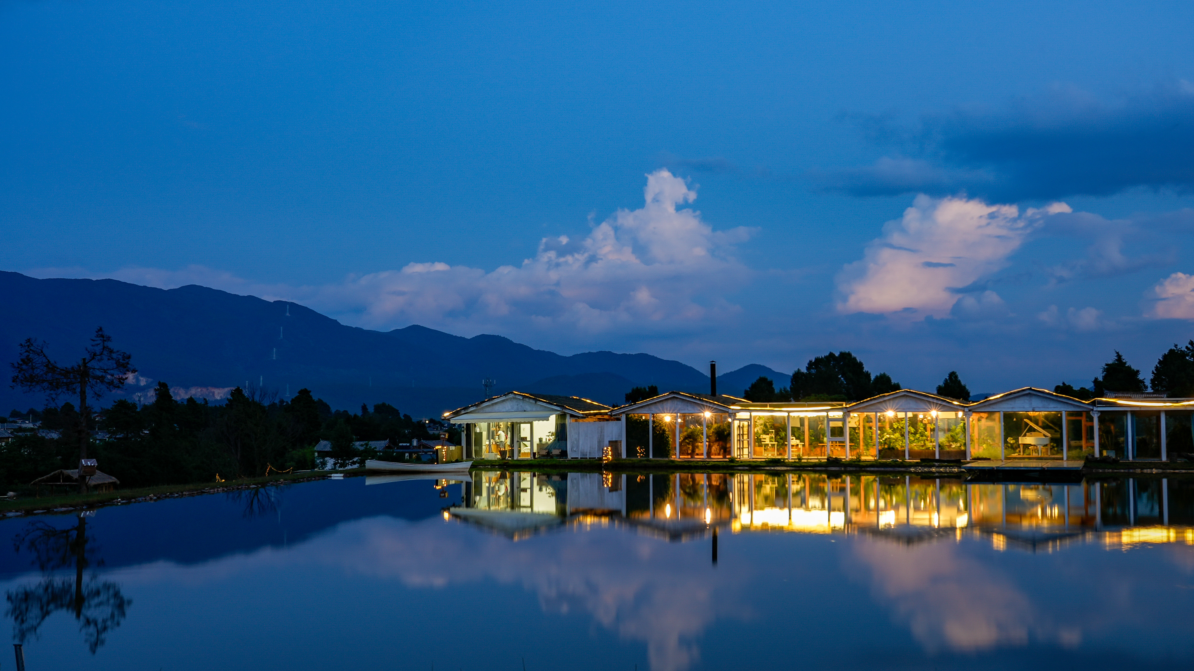 夜色下湖畔小屋美景 手机壁纸宁静