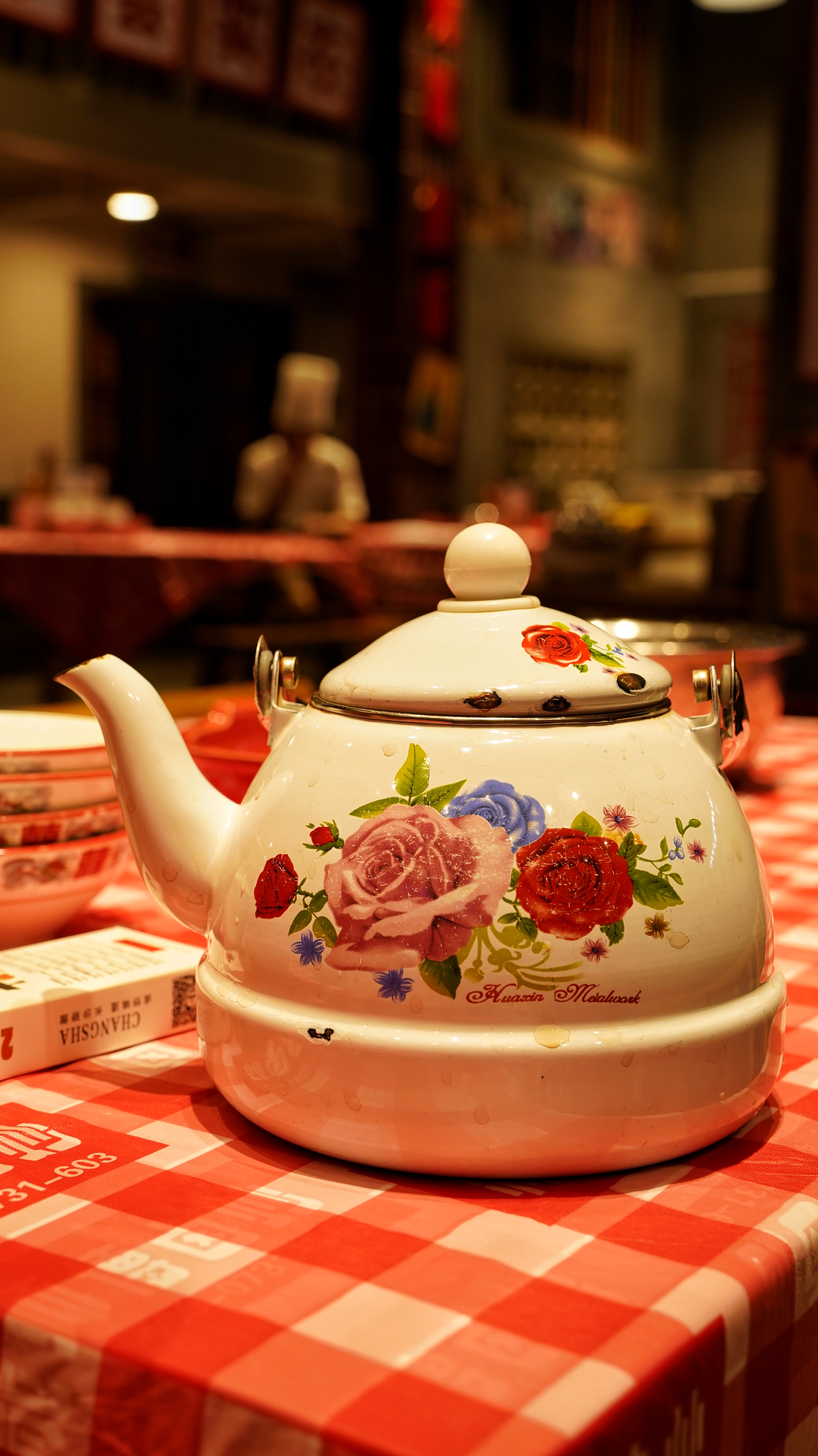 复古玫瑰印花茶壶，打造喜庆中餐好氛围