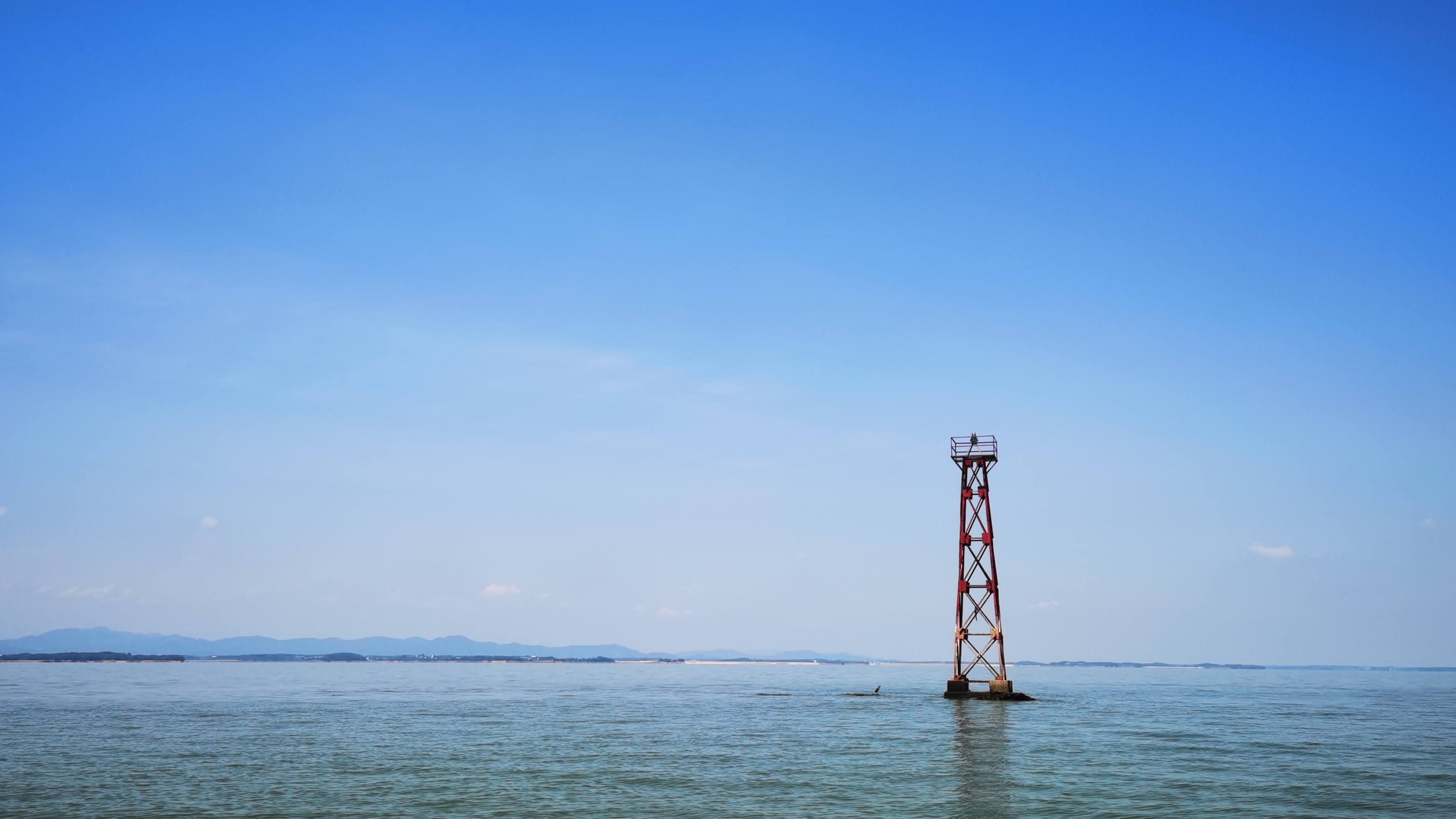 海上孤独灯塔 打造简约清新壁纸素材