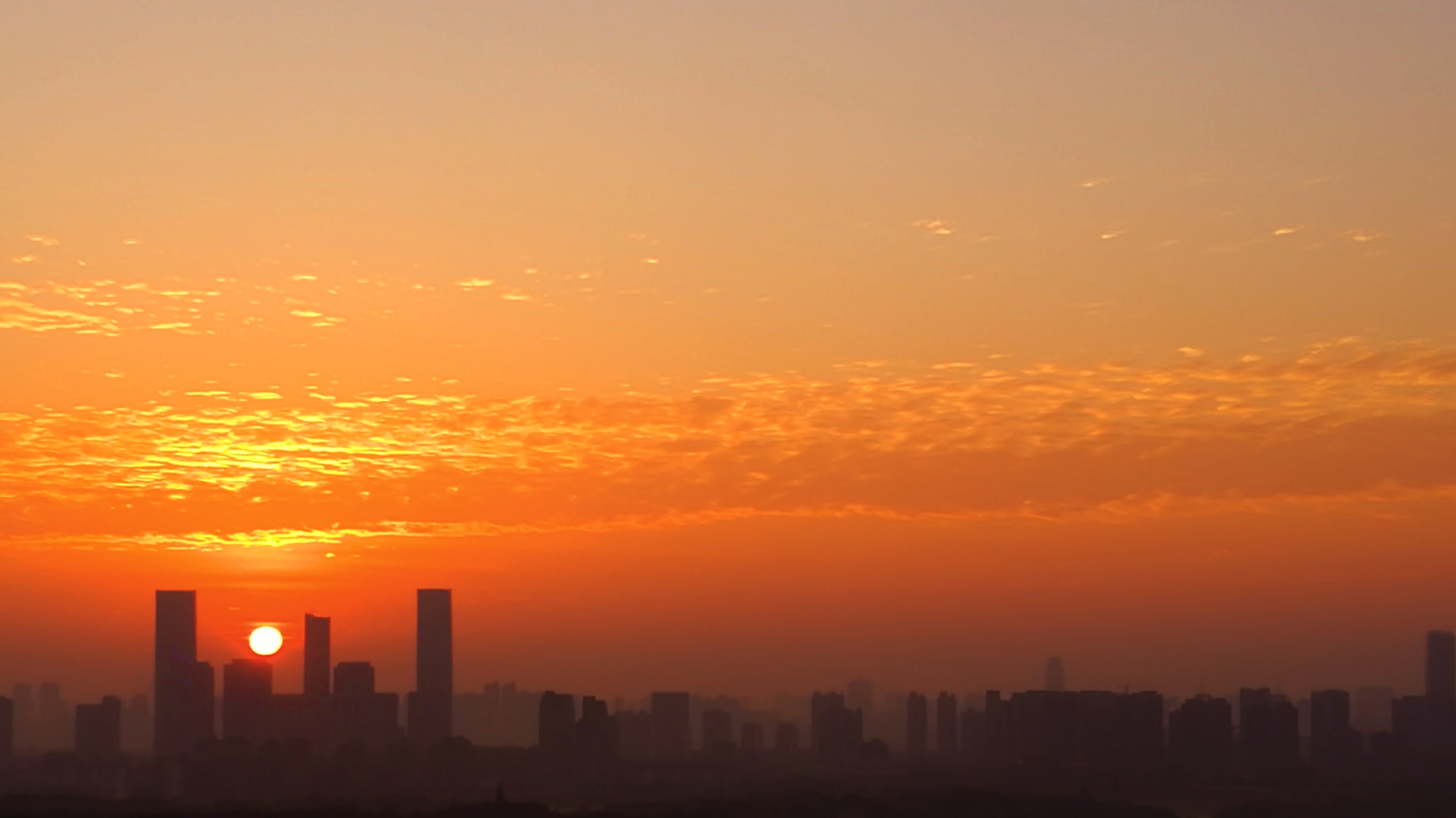 城市剪影夕阳下的美景 手机壁纸素材
