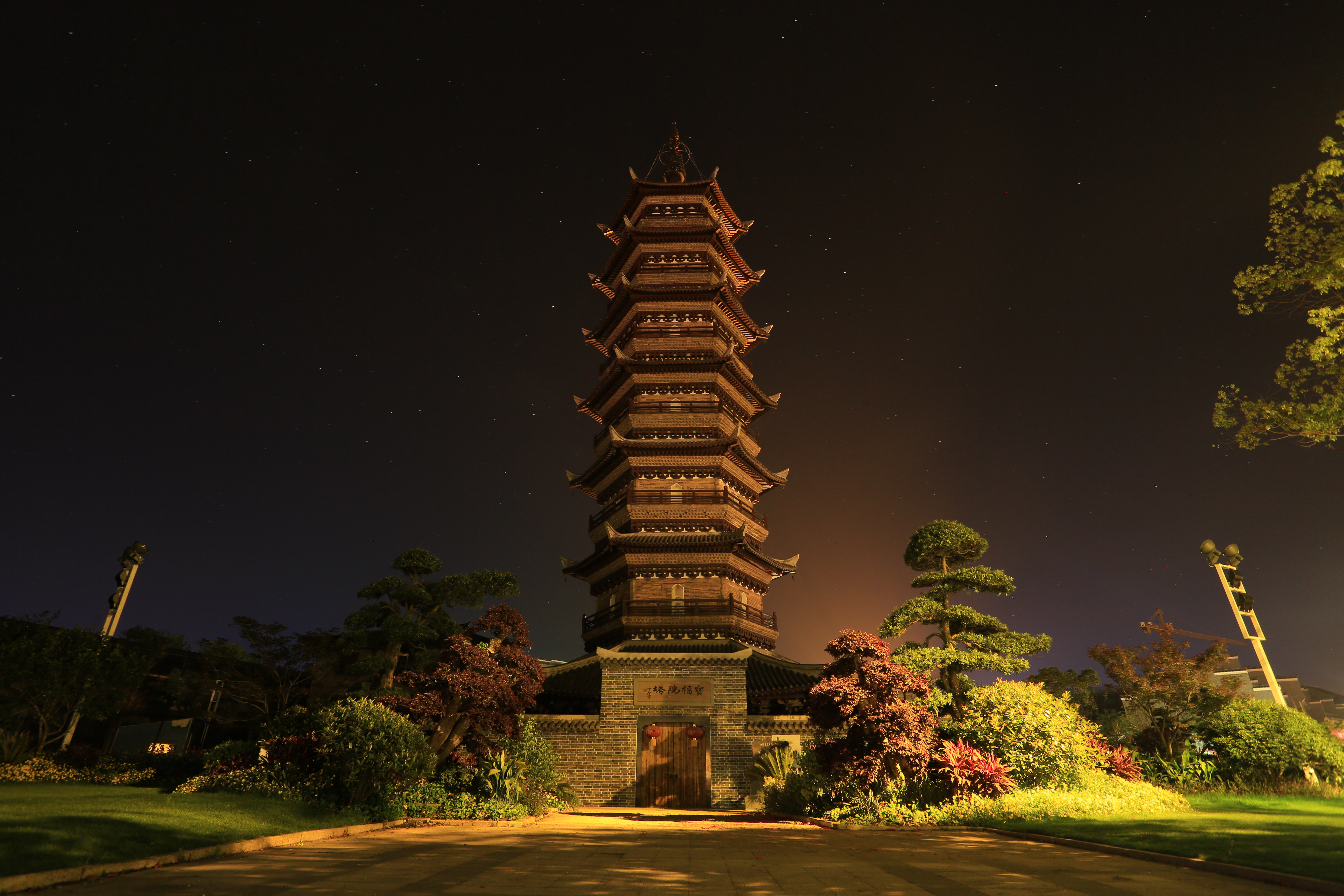 夜色中古朴壮丽的古建筑古塔尽显独特魅力