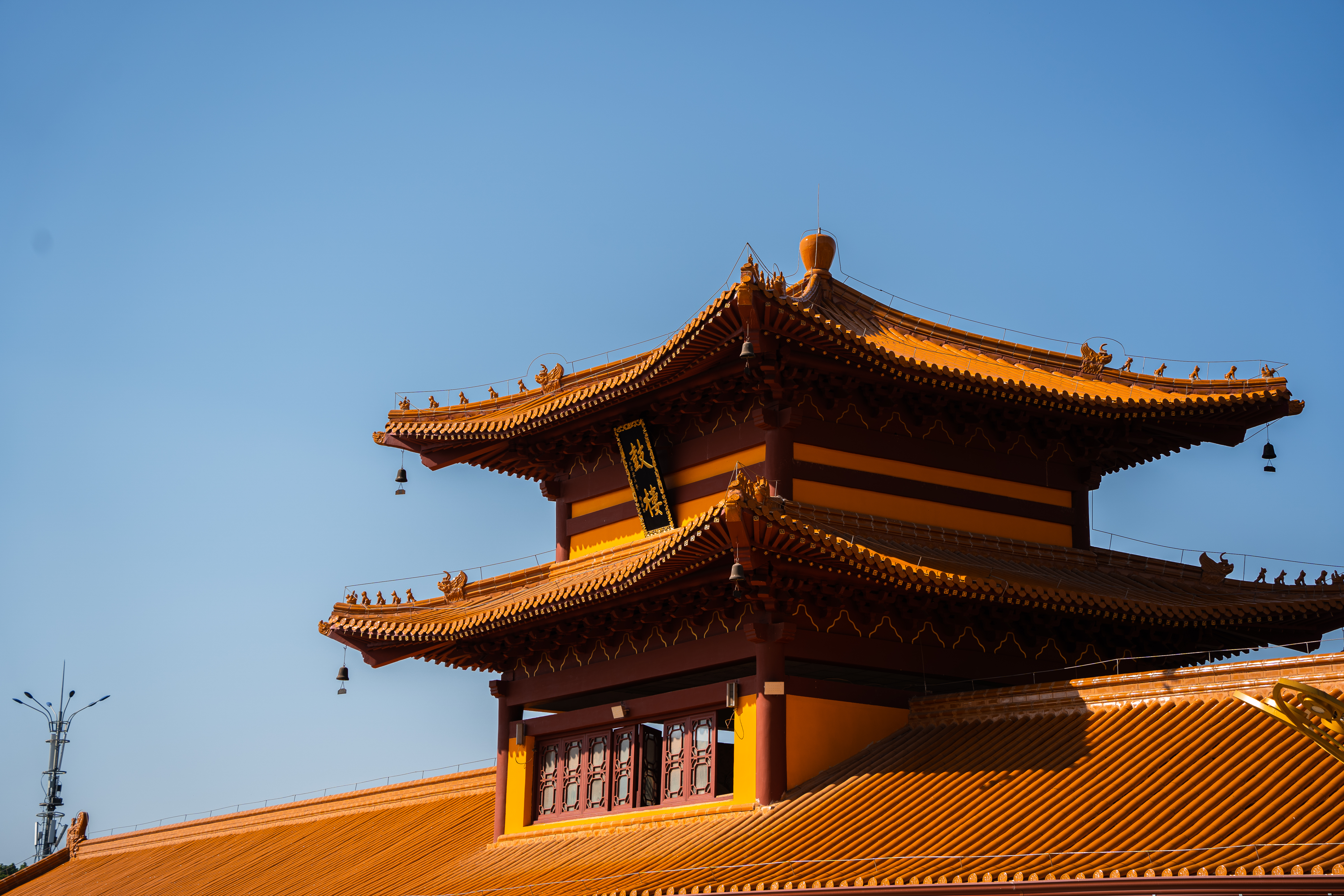 古色古香的古建筑屋顶尽显中国风韵味
