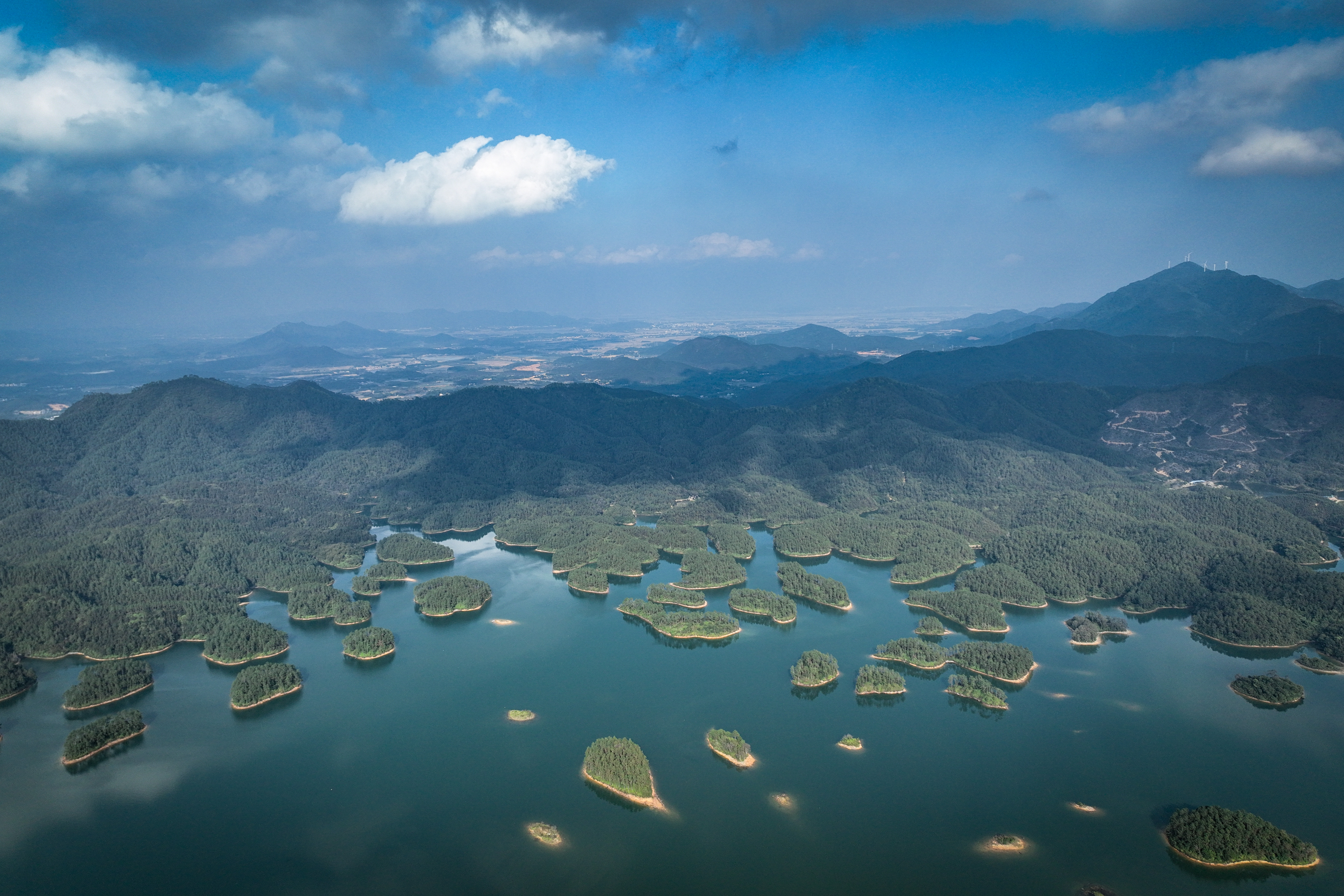 美丽湖泊风光图电脑壁纸素材