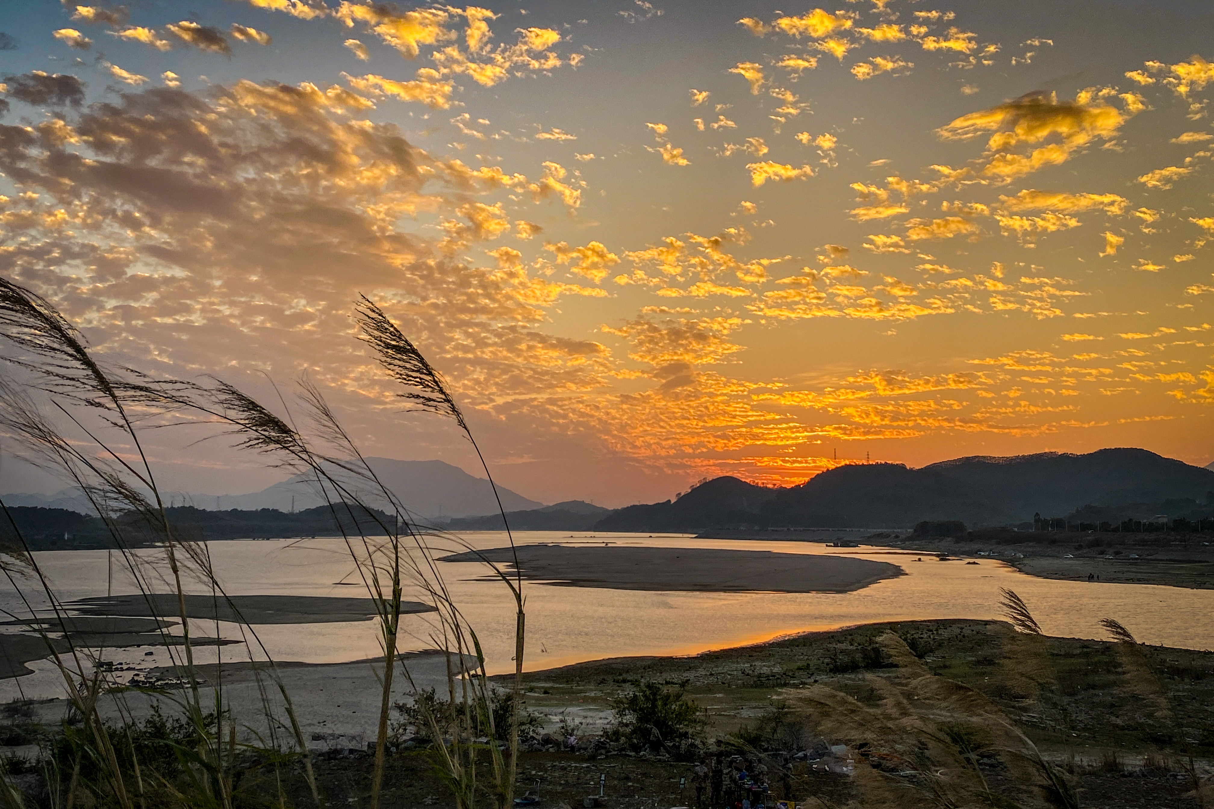 夕阳下的江河美景陶醉的自然风光
