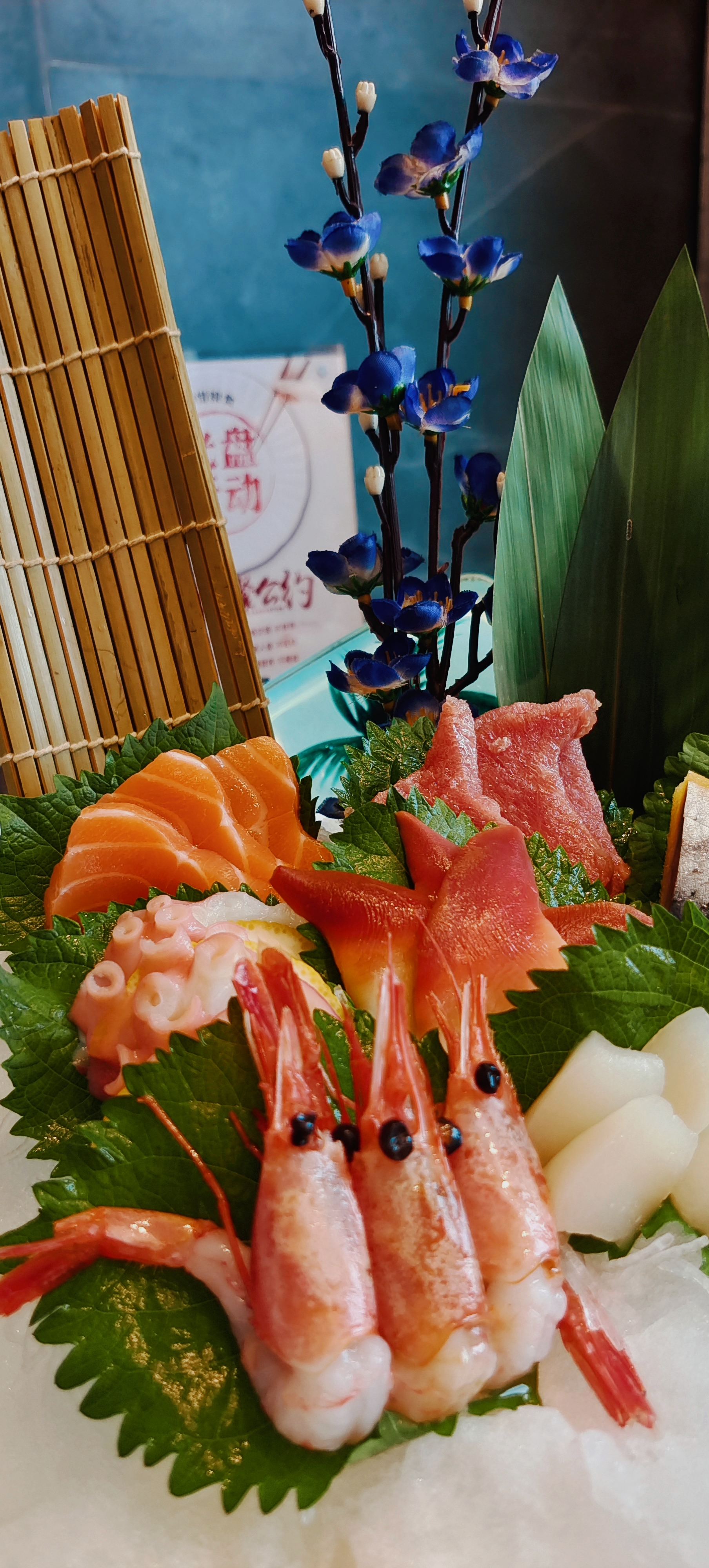 精美刺身拼盘，尽显海鲜美味诱惑