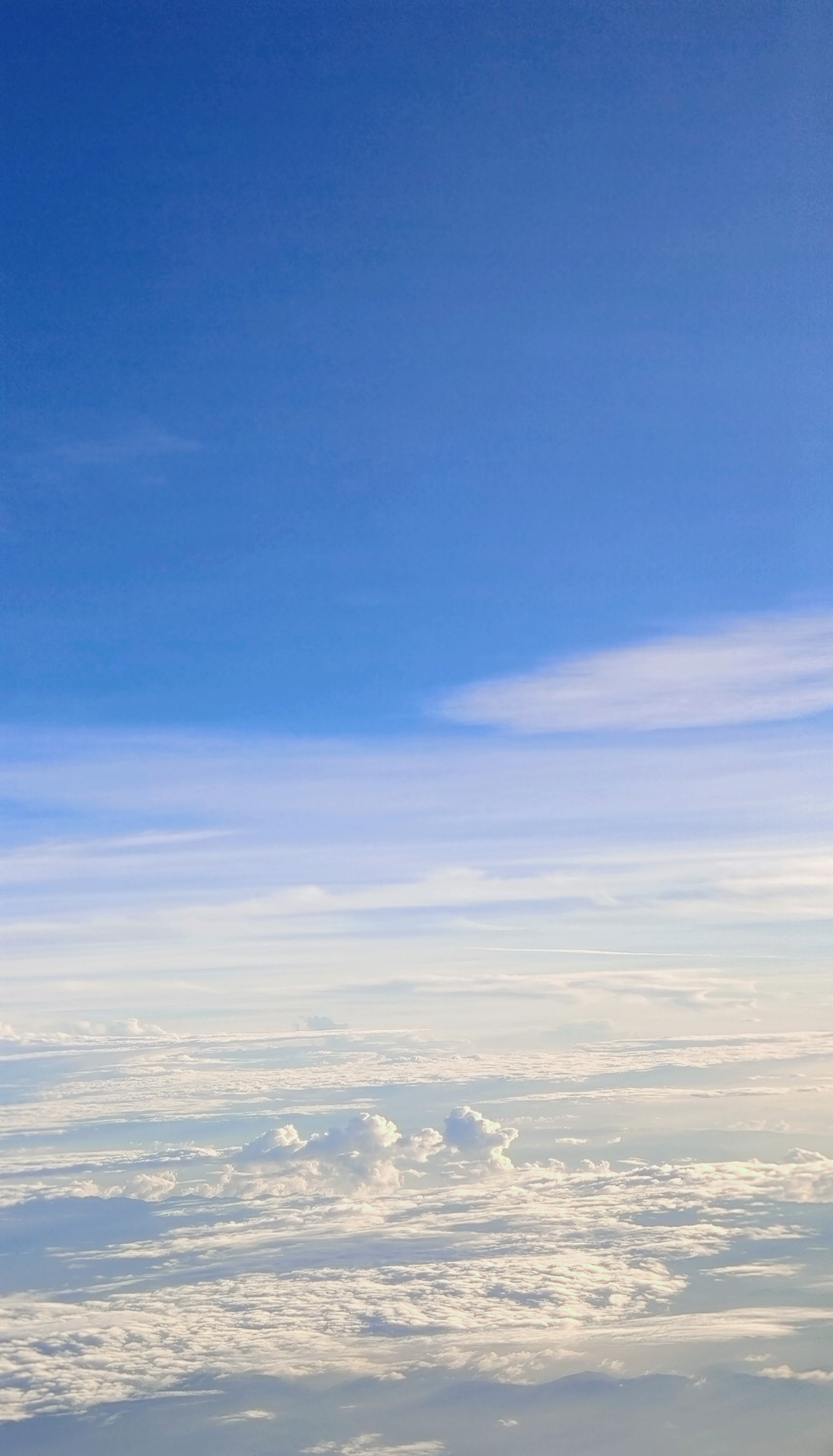 蓝天白云的高空美景手机壁纸