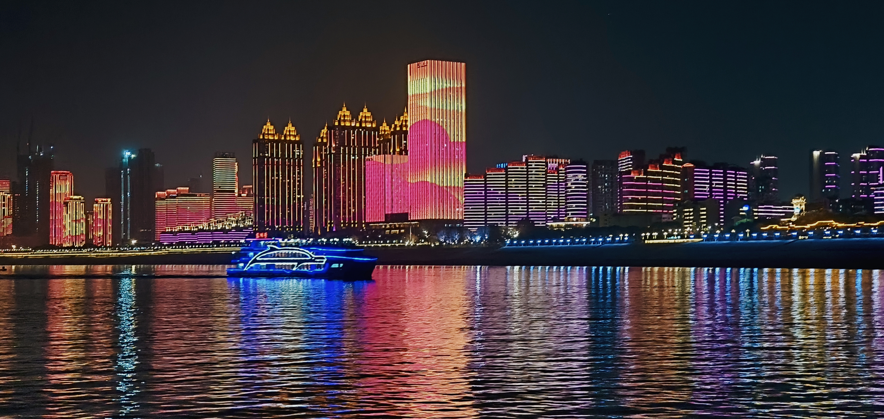 璀璨夜景下的城市灯光秀时尚魅力