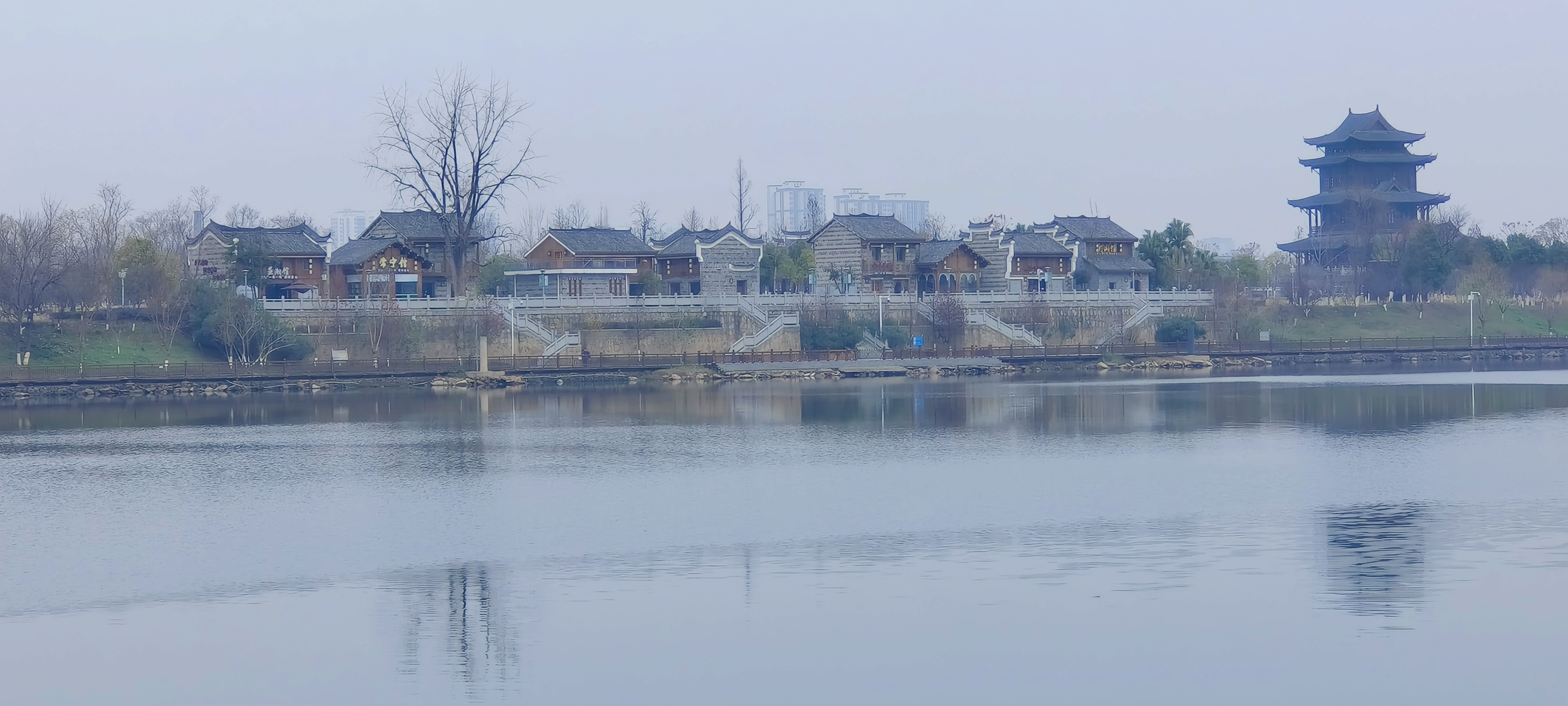 湖泊边的古建筑中国风之美