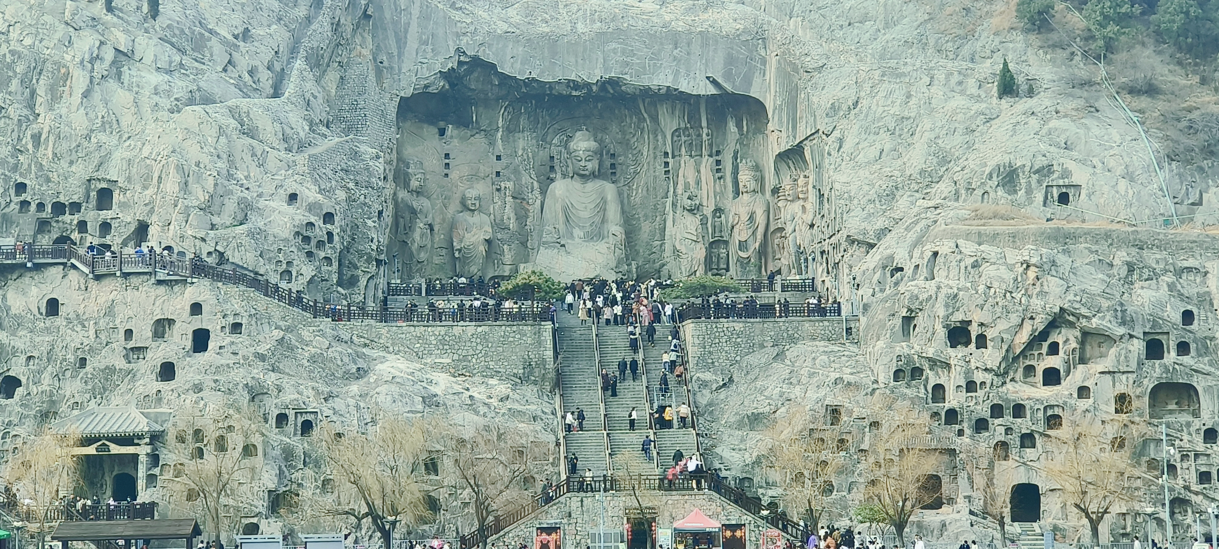壮观龙门石窟实景图 历史古建筑魅力
