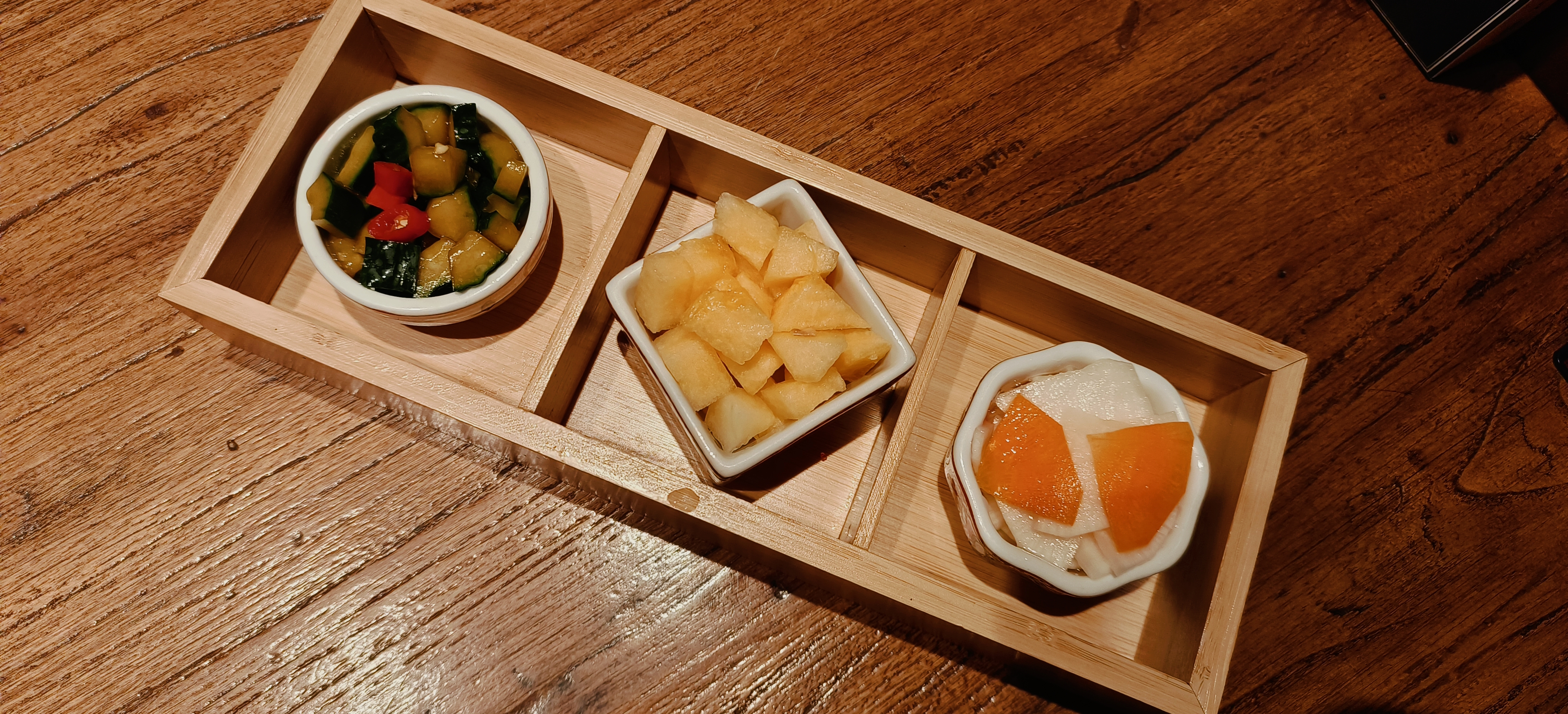 美味中式餐点三拼精致餐具魅力