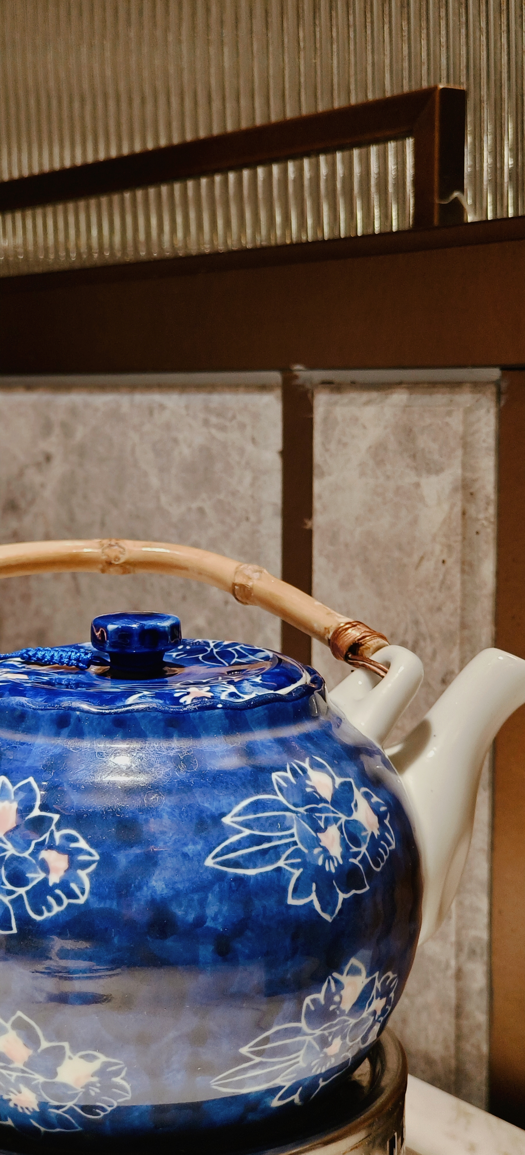 精美蓝花白瓷茶壶中式优雅韵味