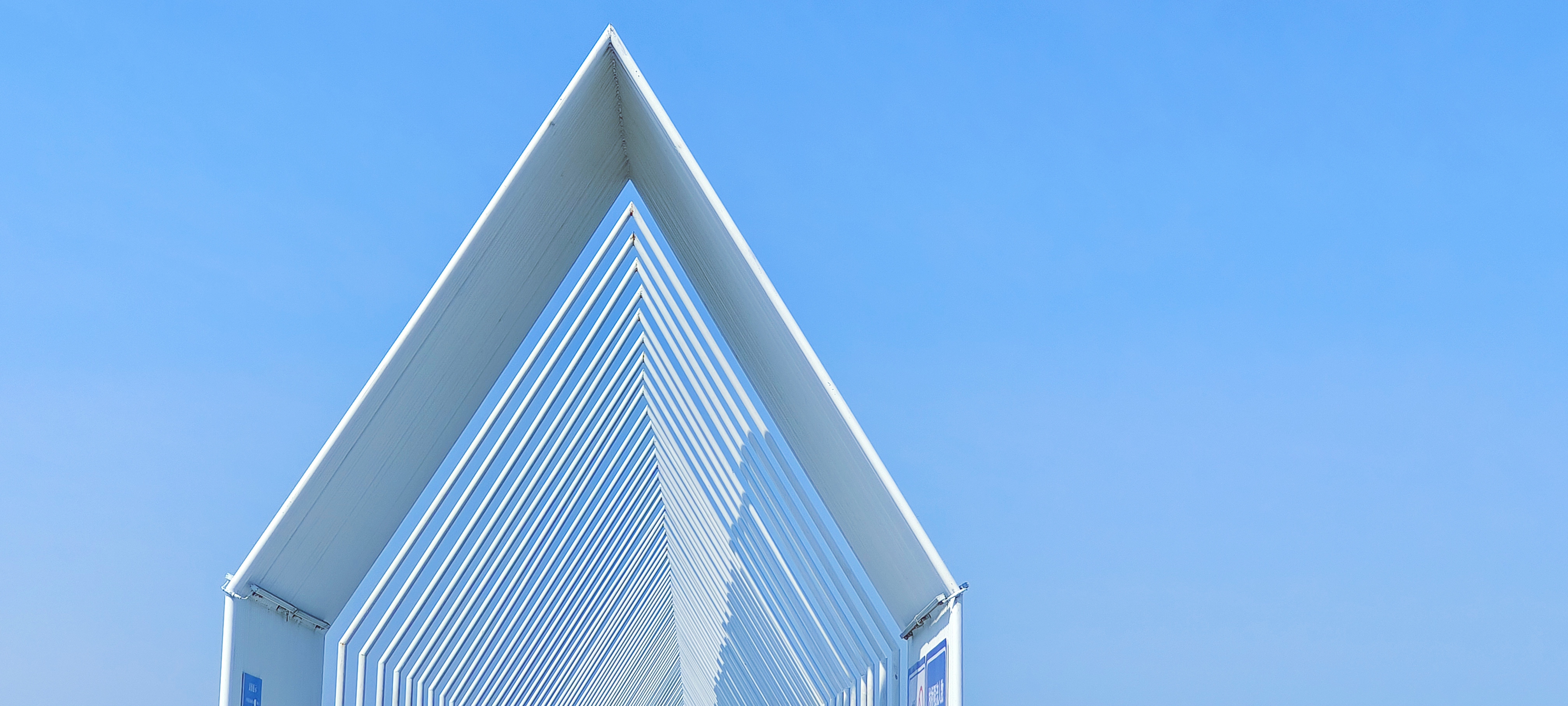 独特几何造型建筑宣传物料