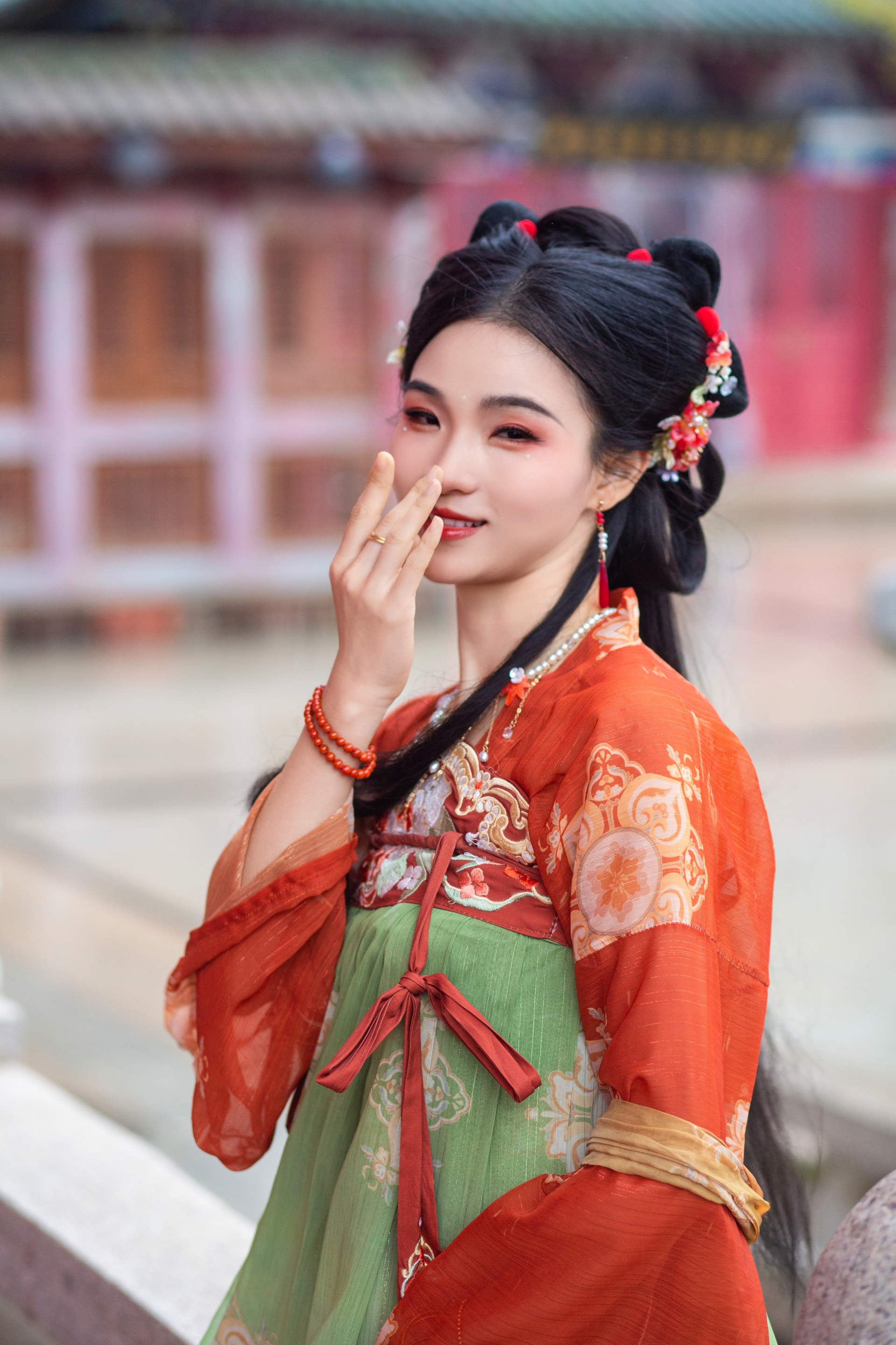 古装人物身着传统服饰中国风之美