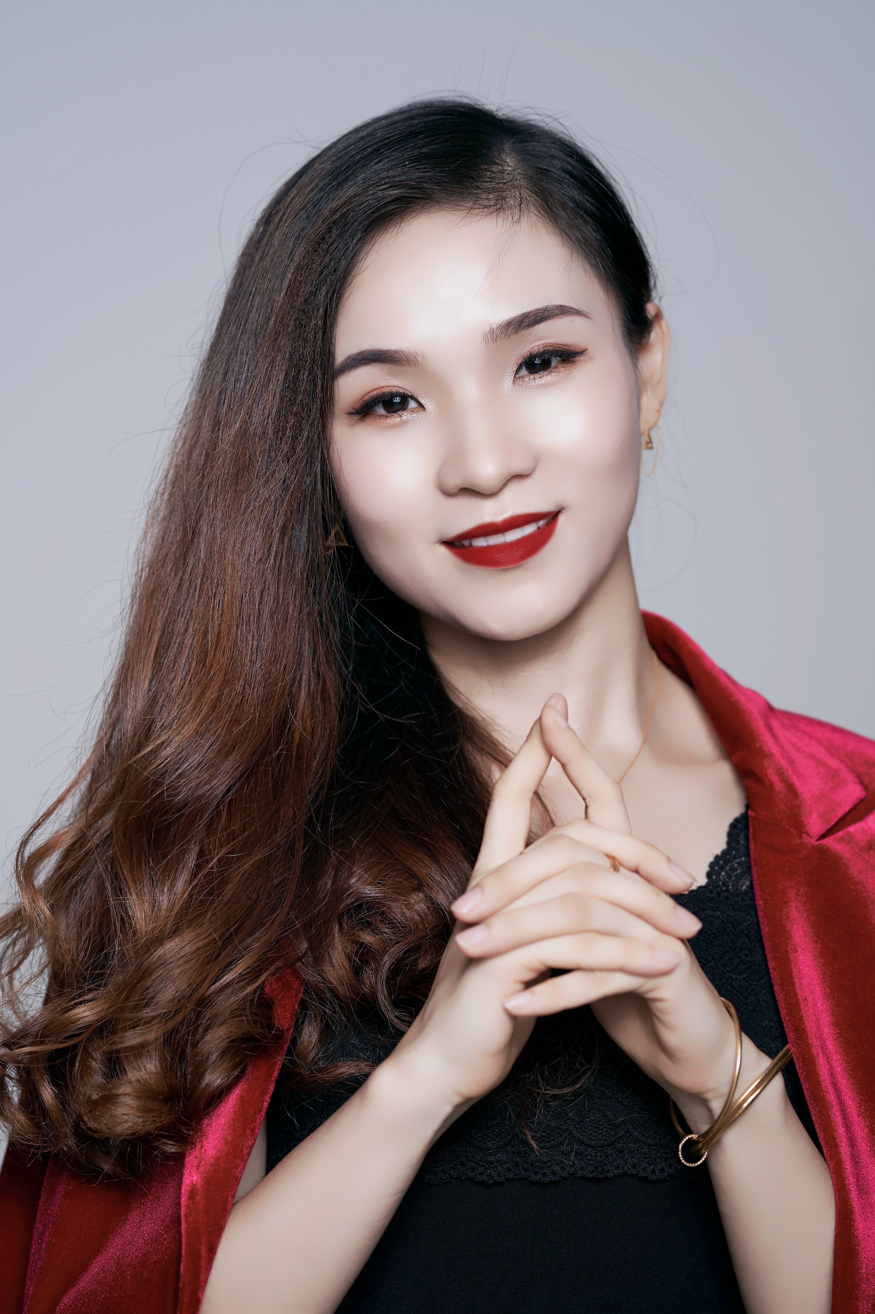 长发女子优雅形象时尚商务人物写真