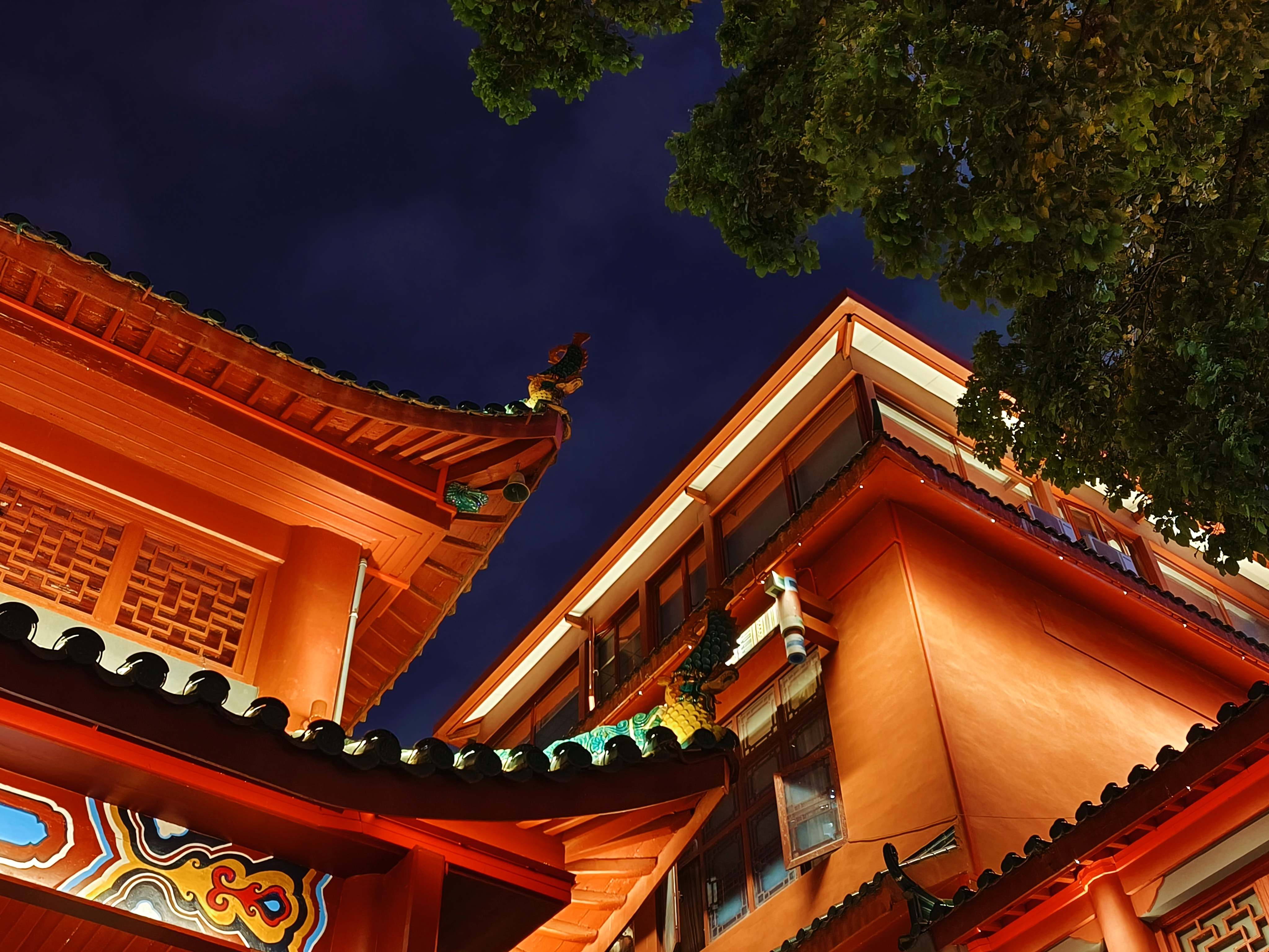 古色古香的古建筑夜景独特韵味