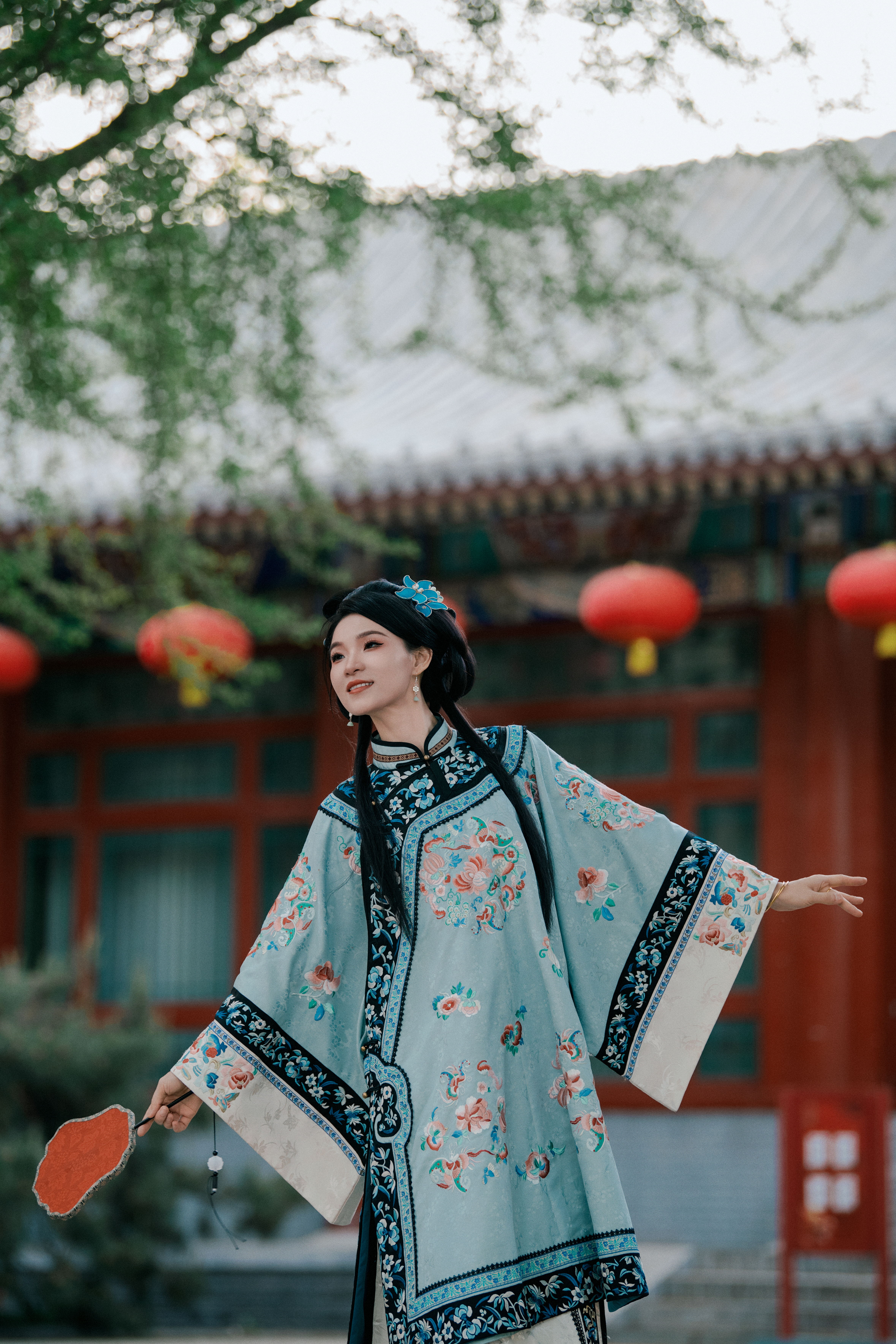 古装人物身着传统服饰中国风之美