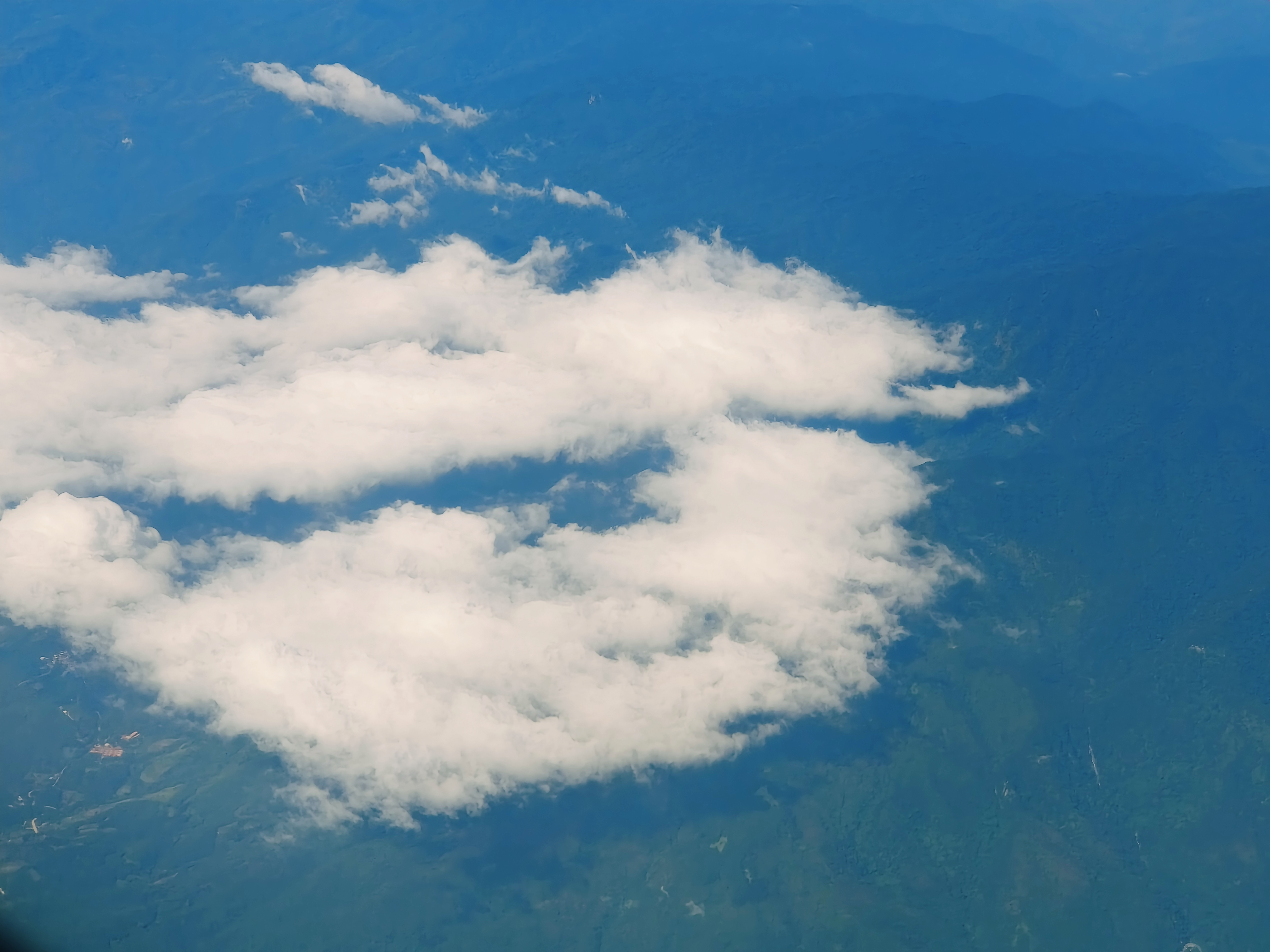 高空俯瞰壮观云彩赏美丽自然之景