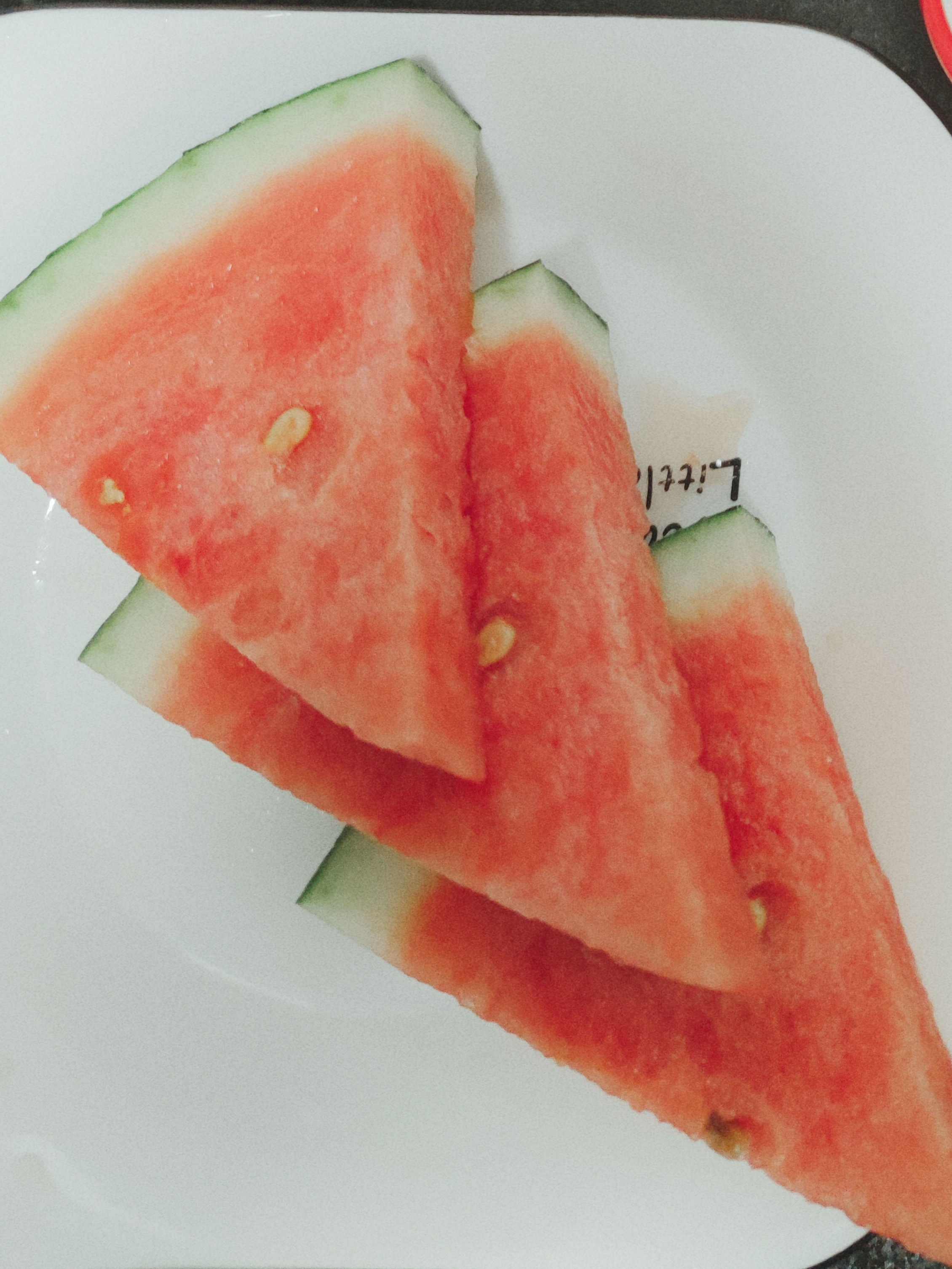 美味西瓜切片，清爽一夏的水果宣传图