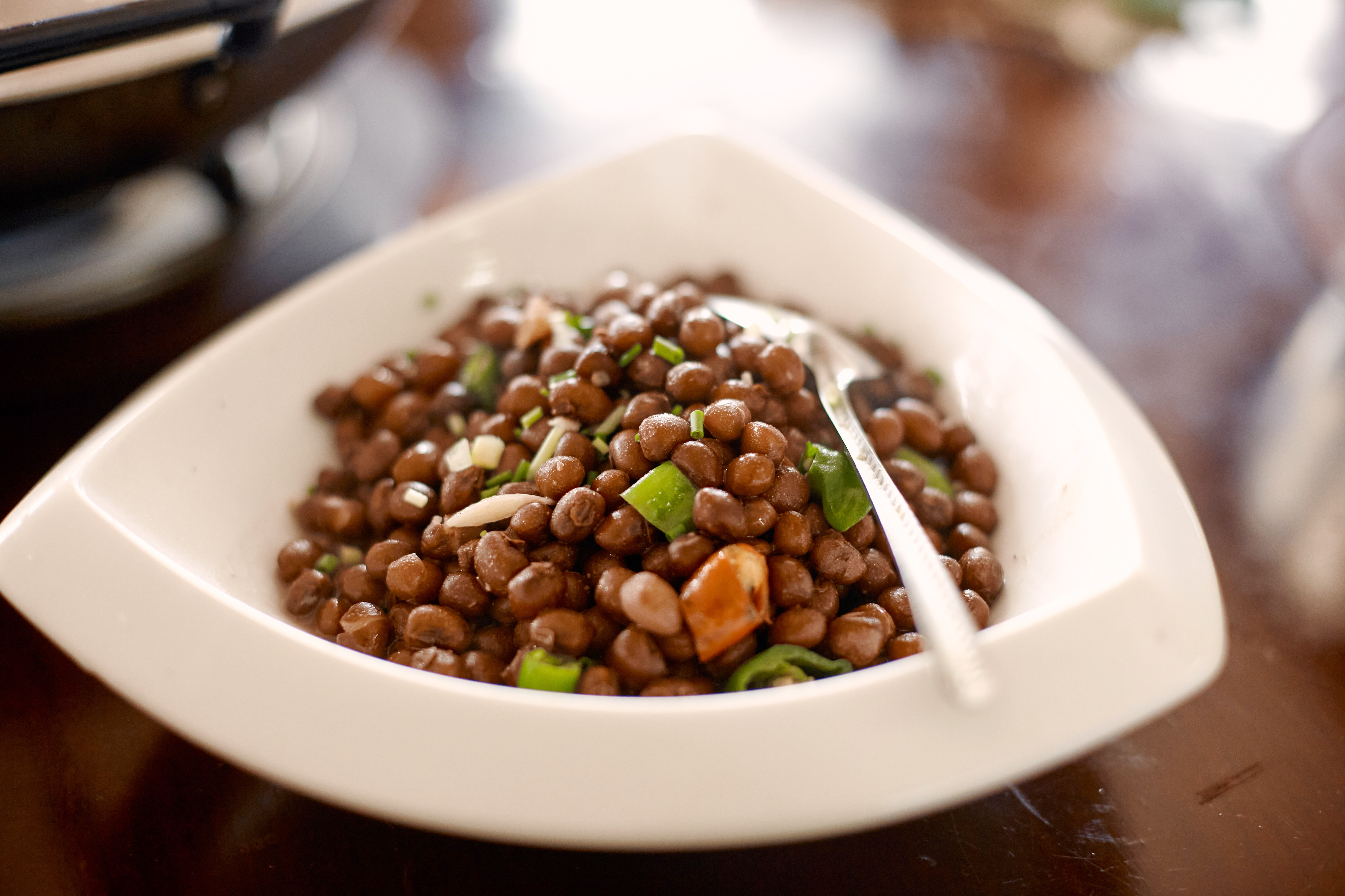 美味中餐特色菜，一盘炒黑豆令人垂涎