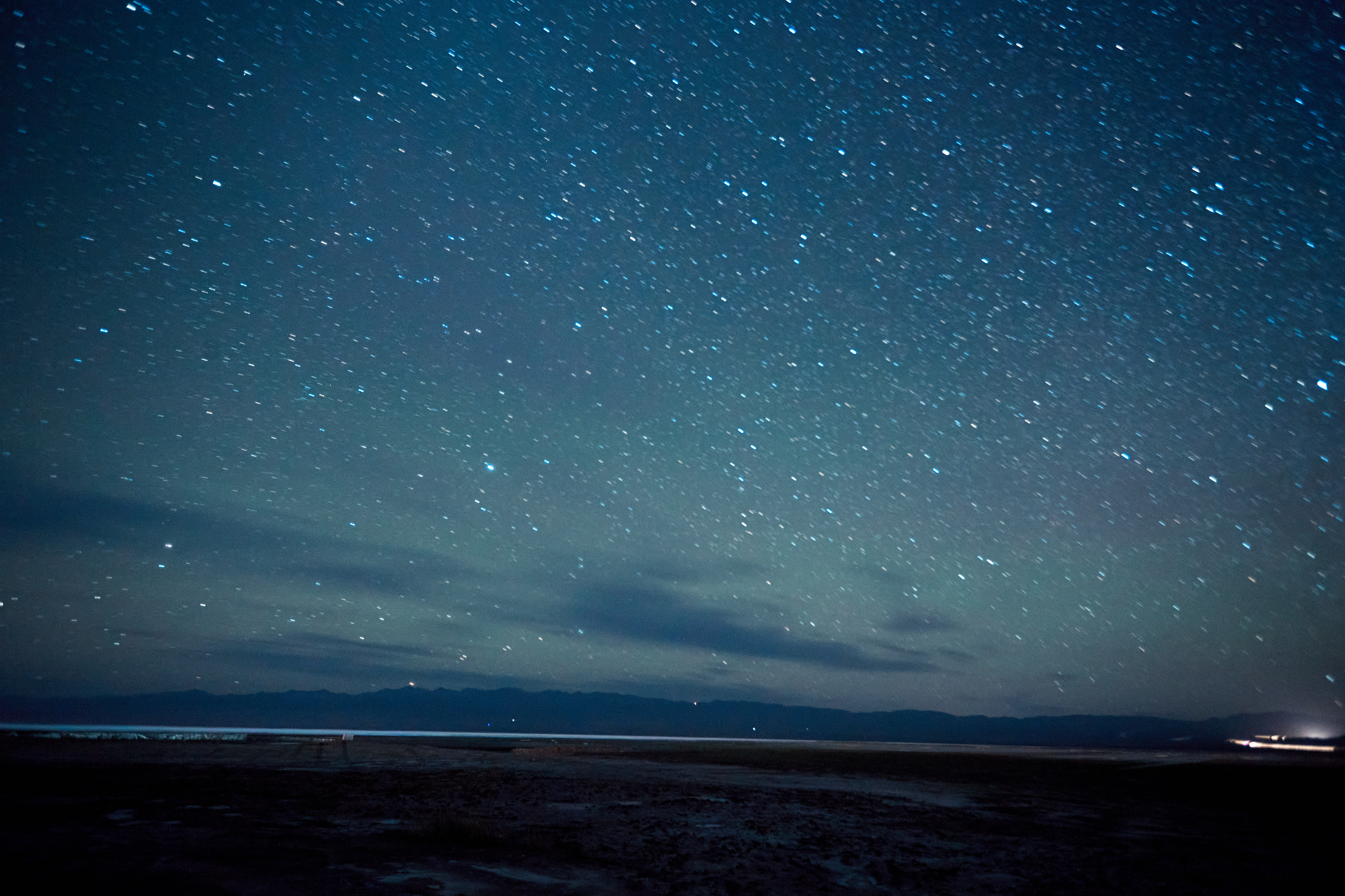 璀璨星空夜景图，优质电脑壁纸素材来袭