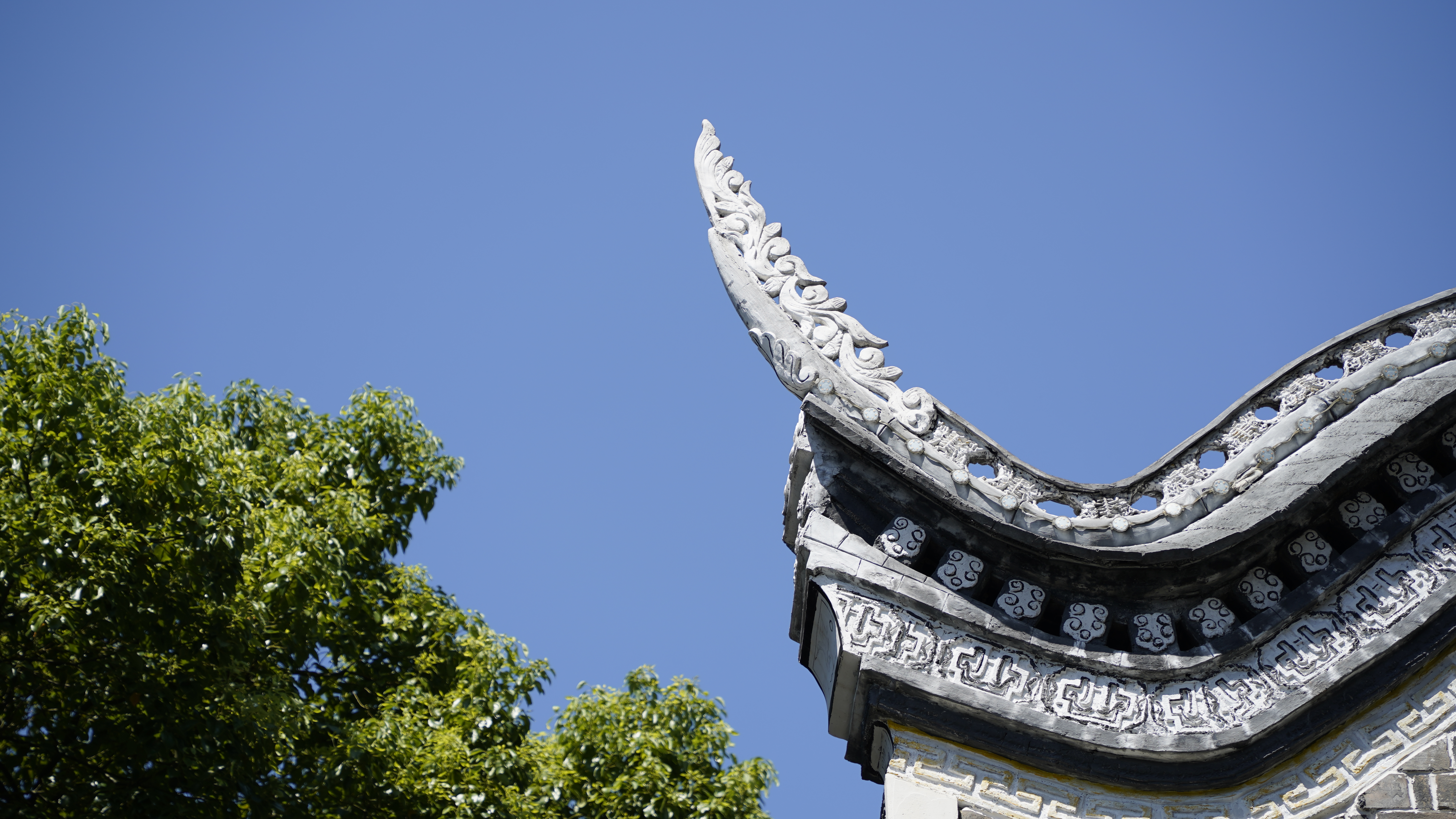 精美古建筑飞檐，尽显传统中国风韵味