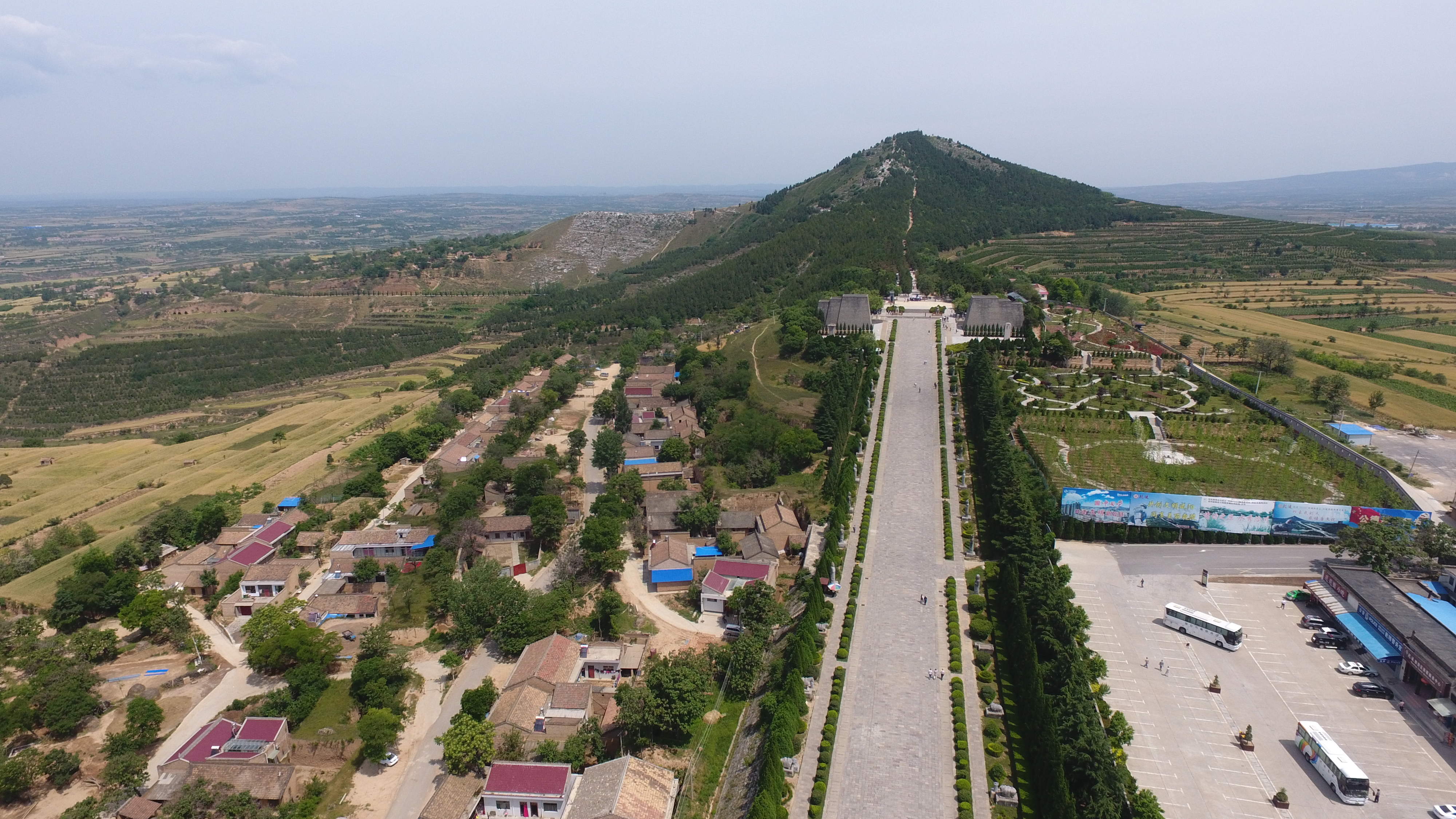 乡村全景俯瞰图，领略乡村风光之美