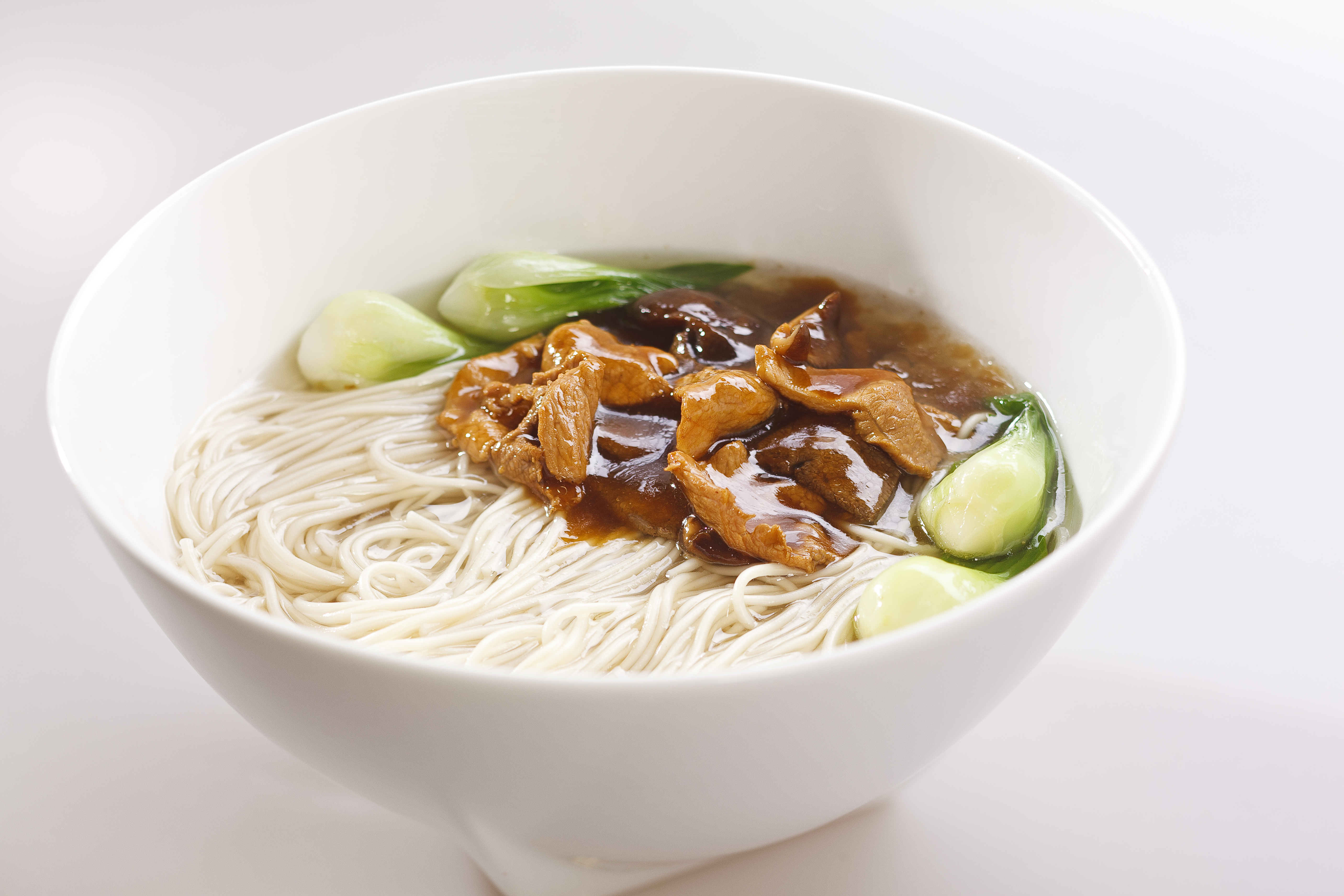 美味中式汤面，鲜香四溢的经典中餐