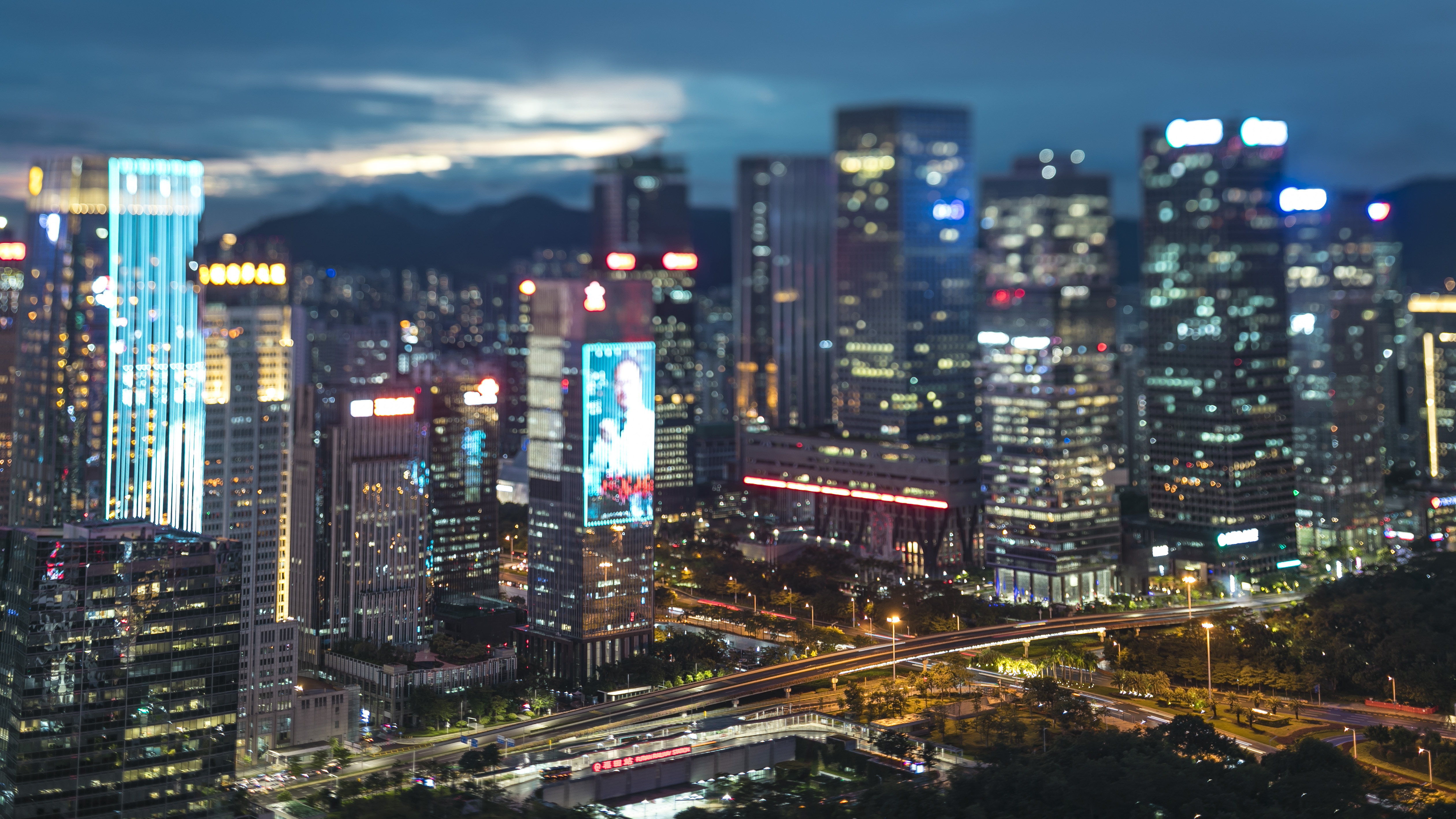 繁华都市夜景图尽显时尚城市风貌