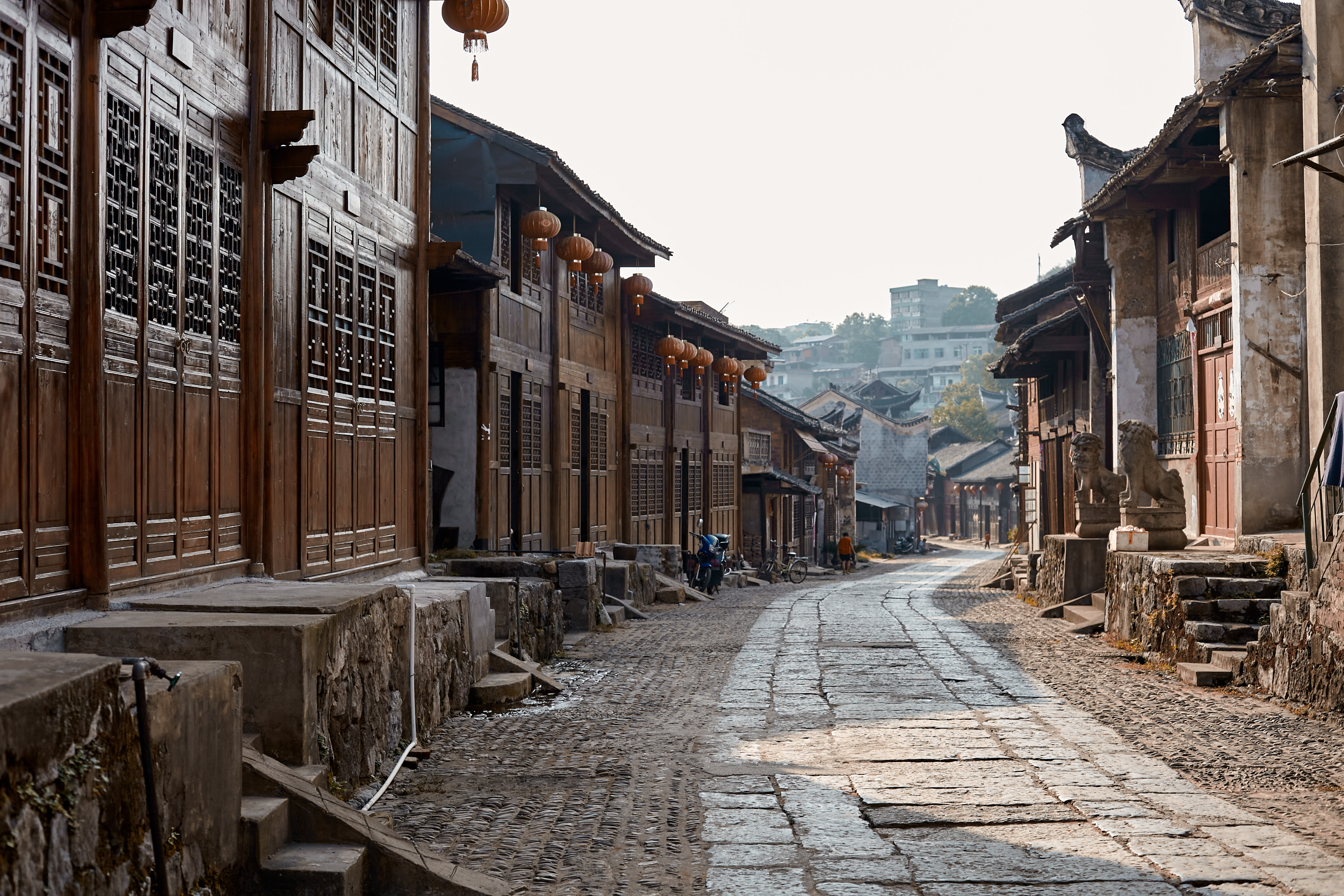 古色古香的古建筑街道尽显怀旧韵味