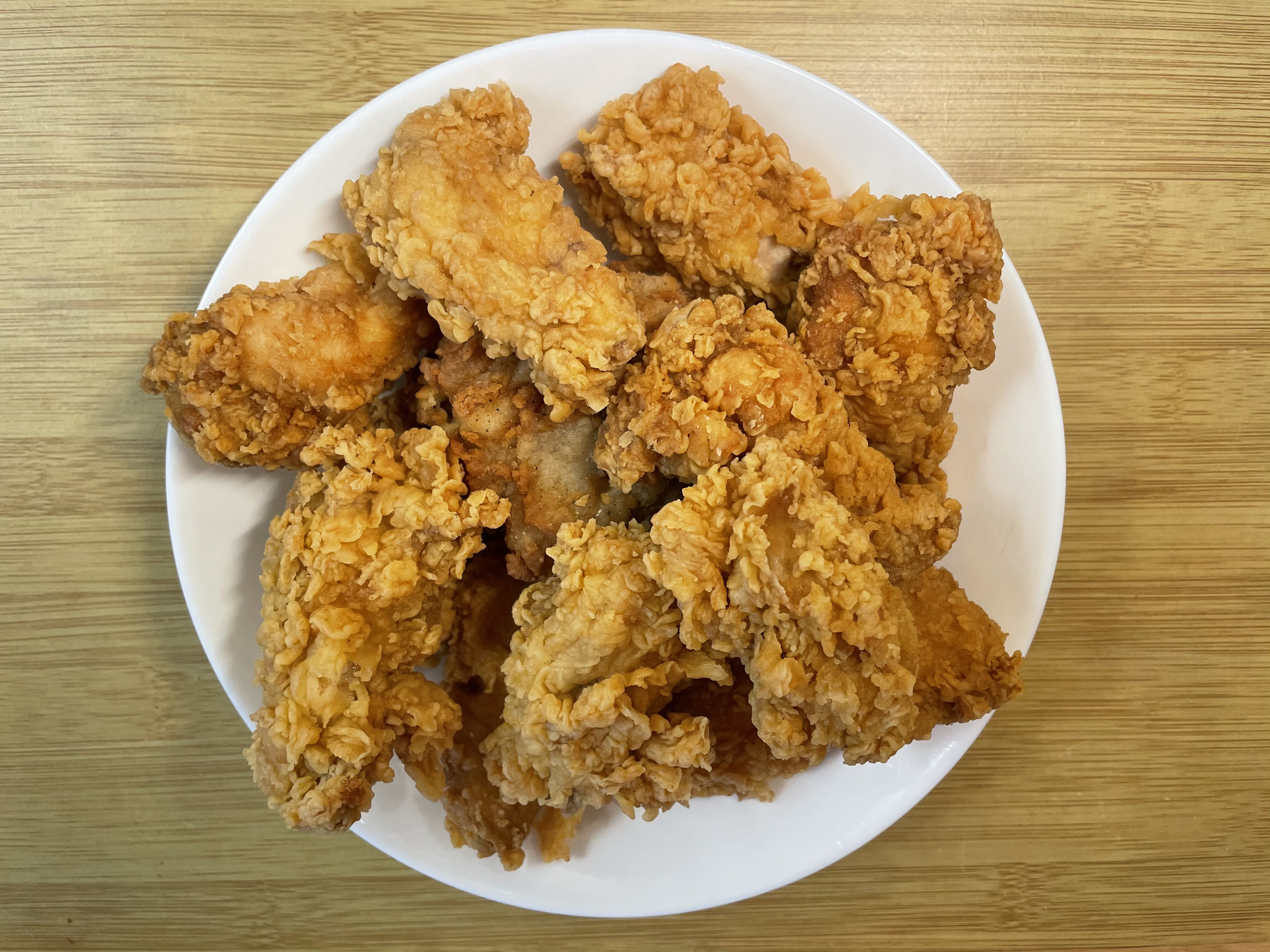 金黄酥脆炸鸡块，美味零食停不下来