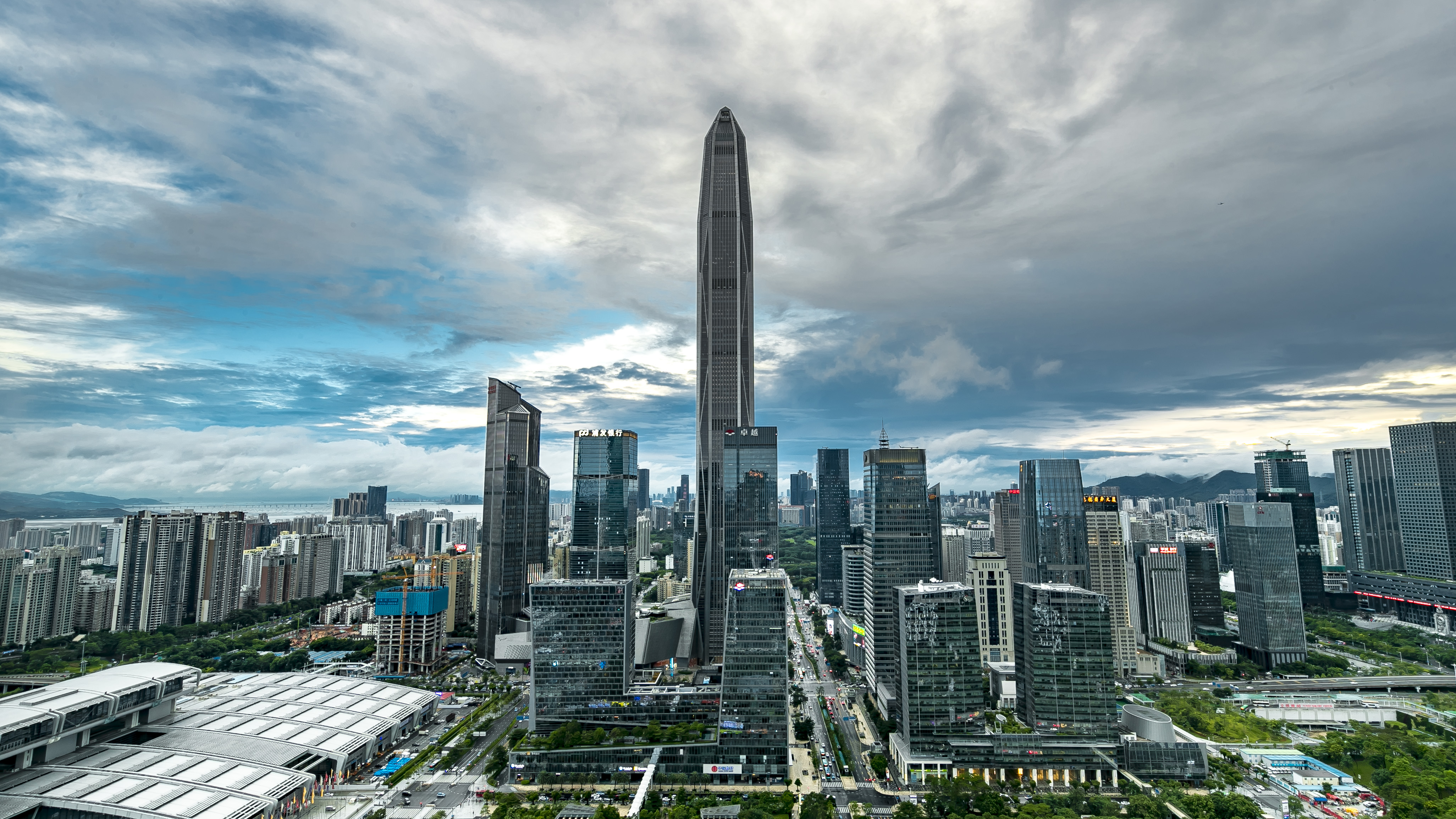 摩天大楼林立的现代化城市景观震撼呈现
