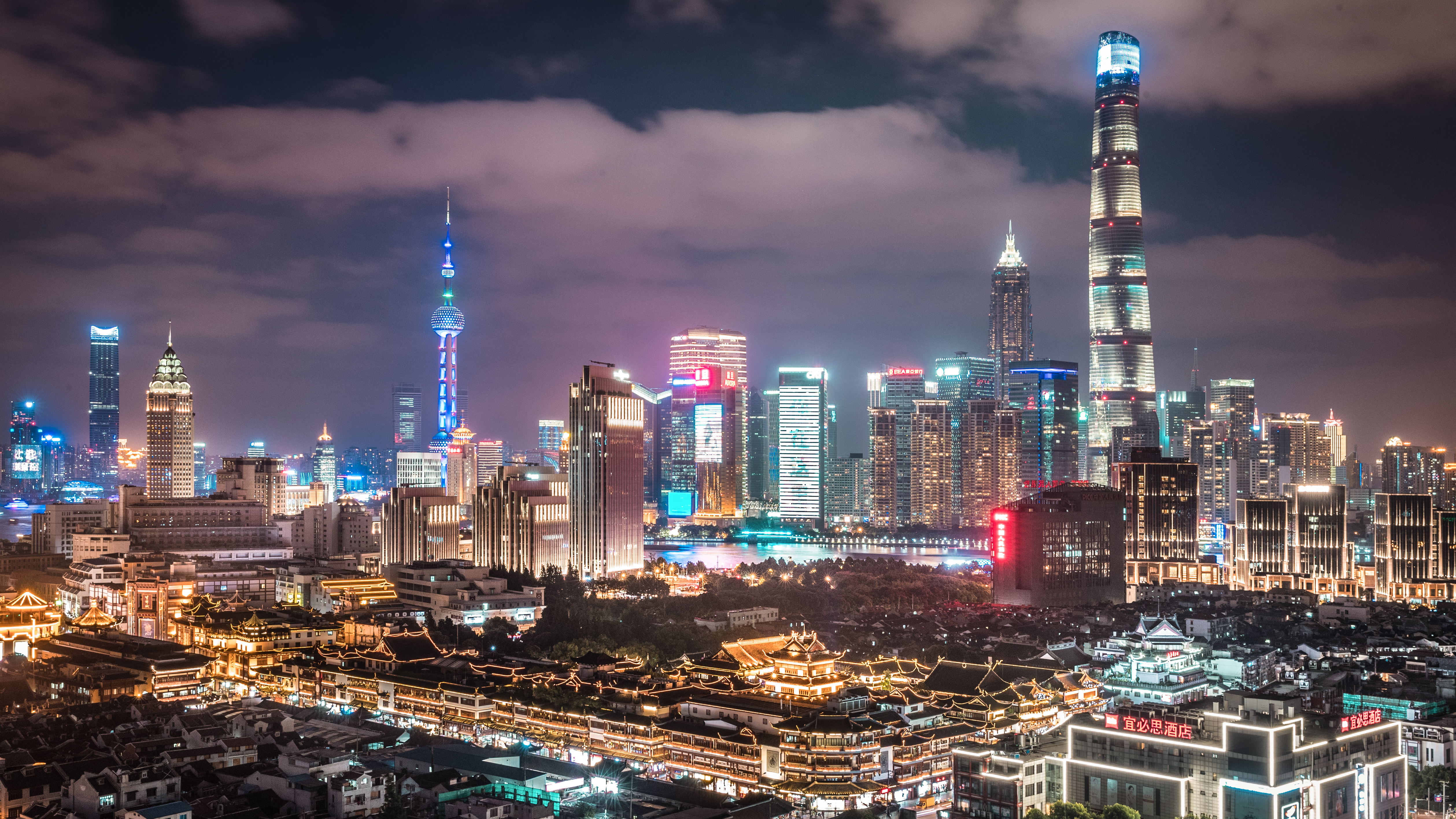 繁华都市夜景图尽显城市魅力