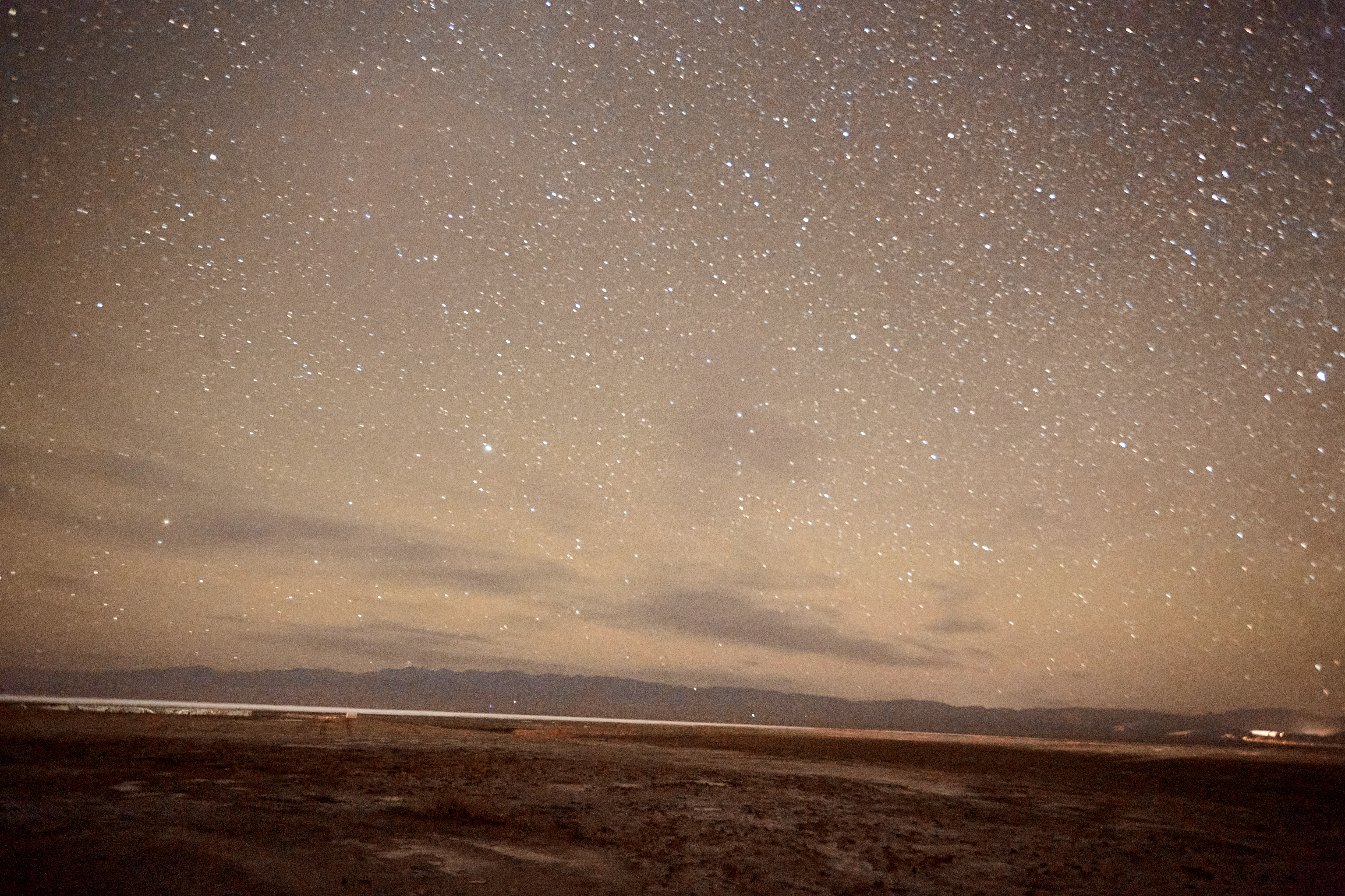璀璨星空夜景，打造梦幻电脑壁纸