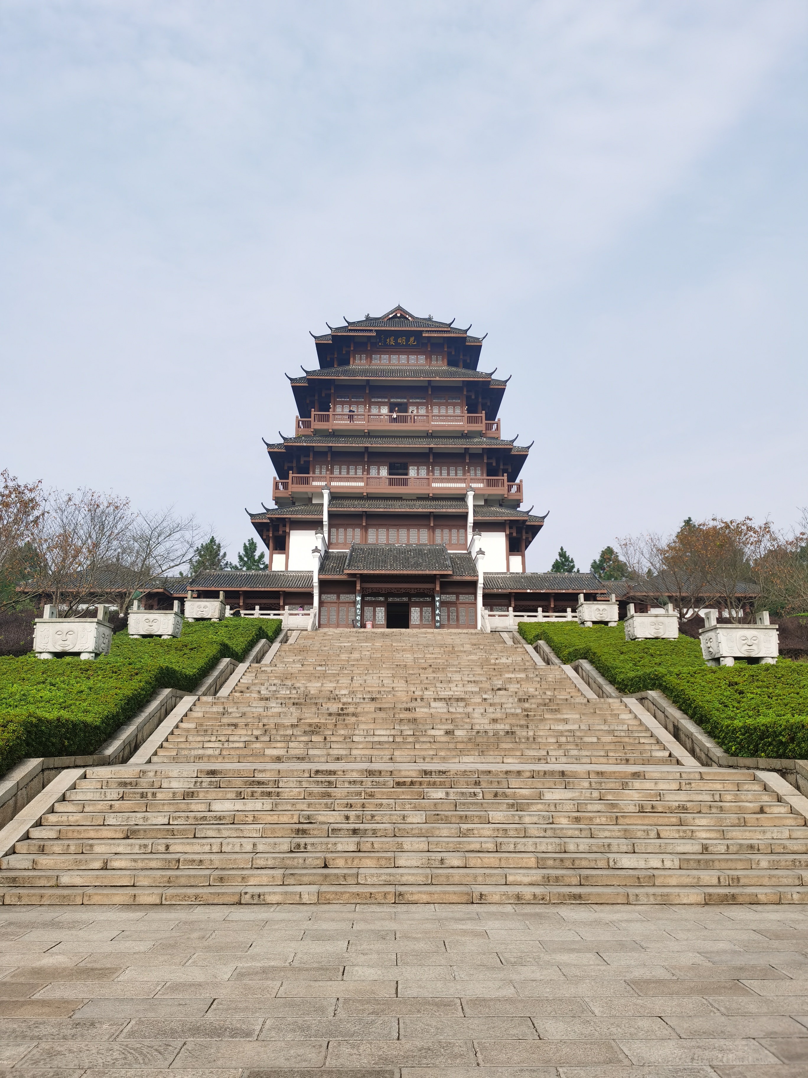 壮观古建筑展现独特魅力的五层塔楼