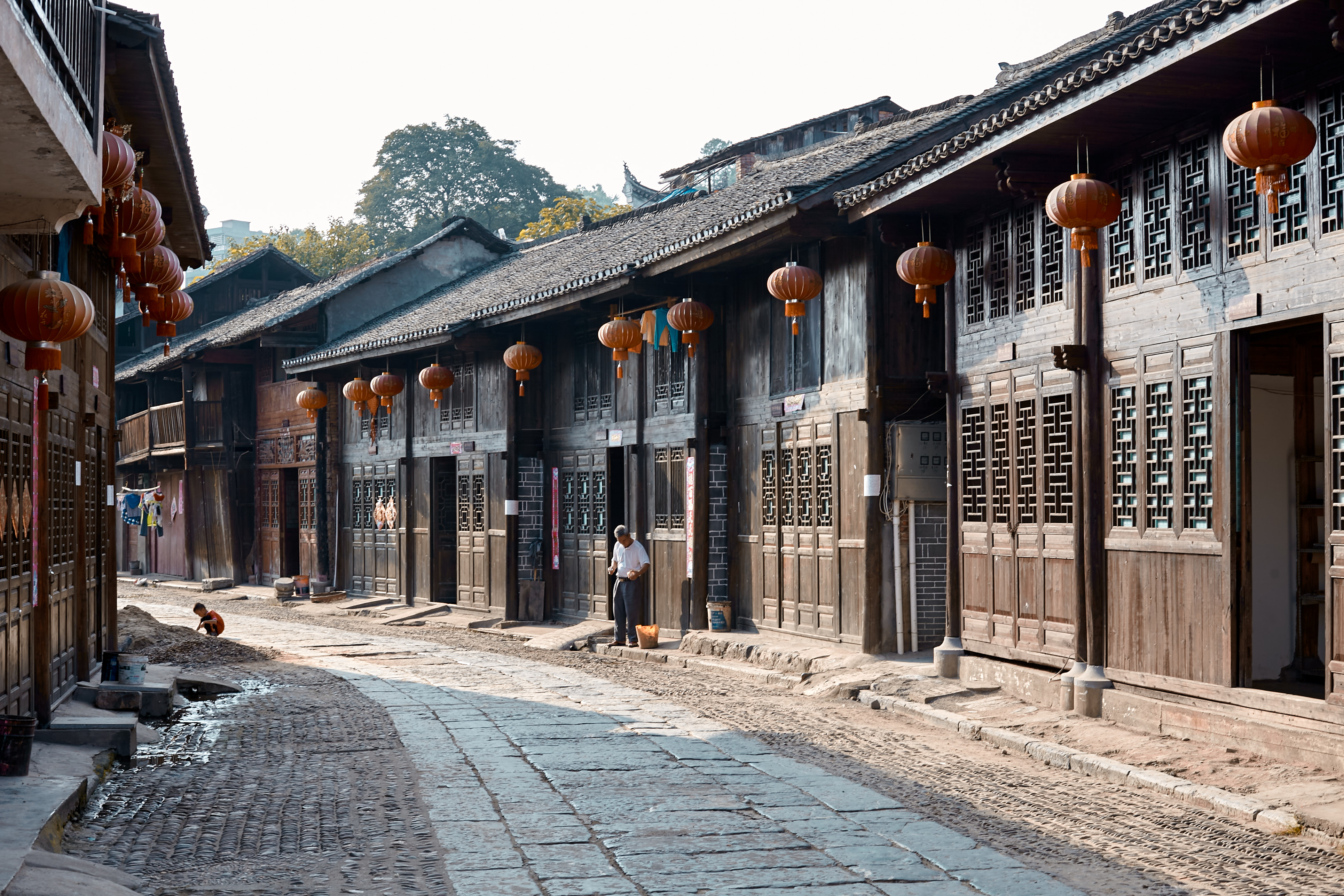 古色古香的古建筑街道尽显传统韵味