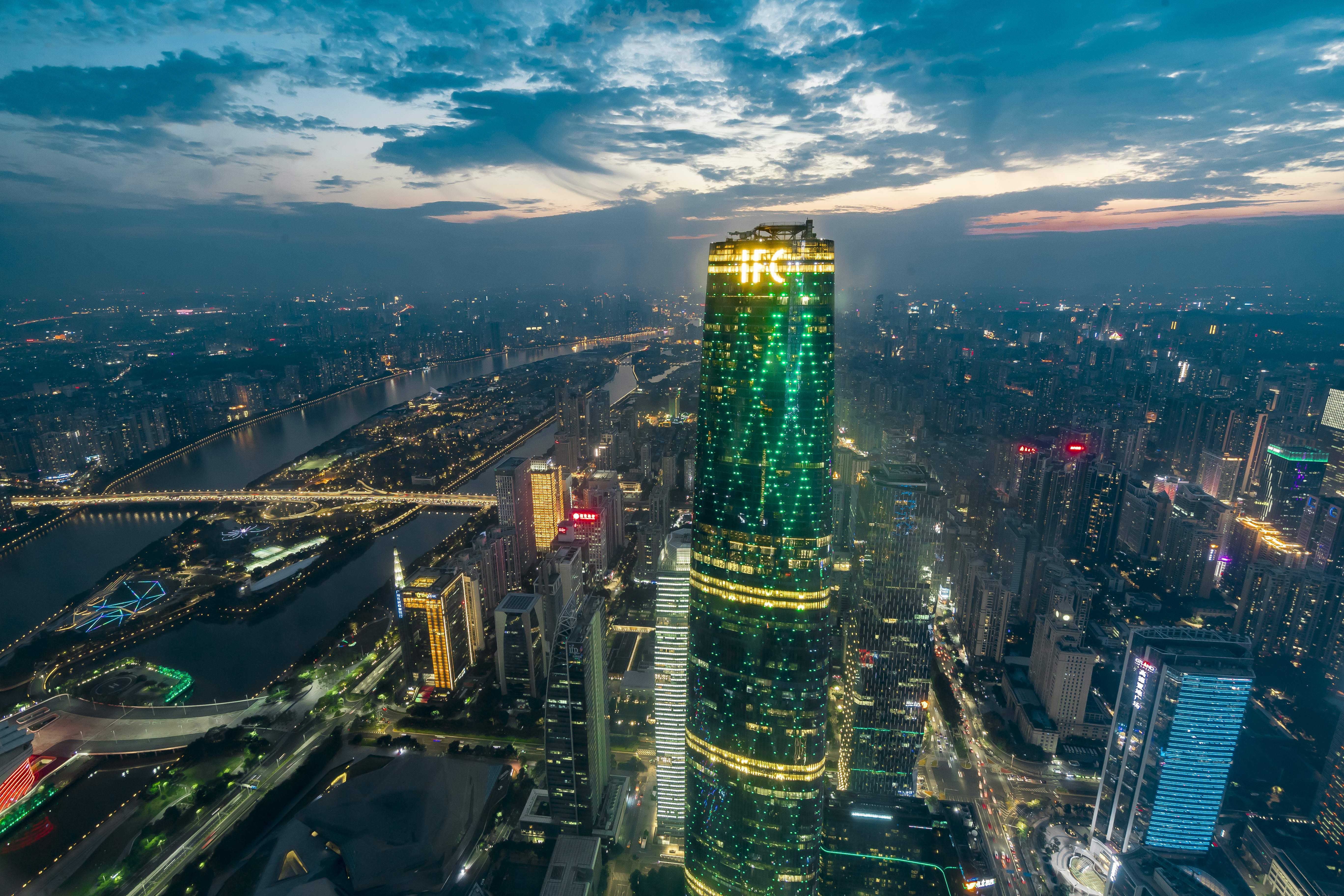 璀璨城市夜景 地标建筑的时尚风貌展现