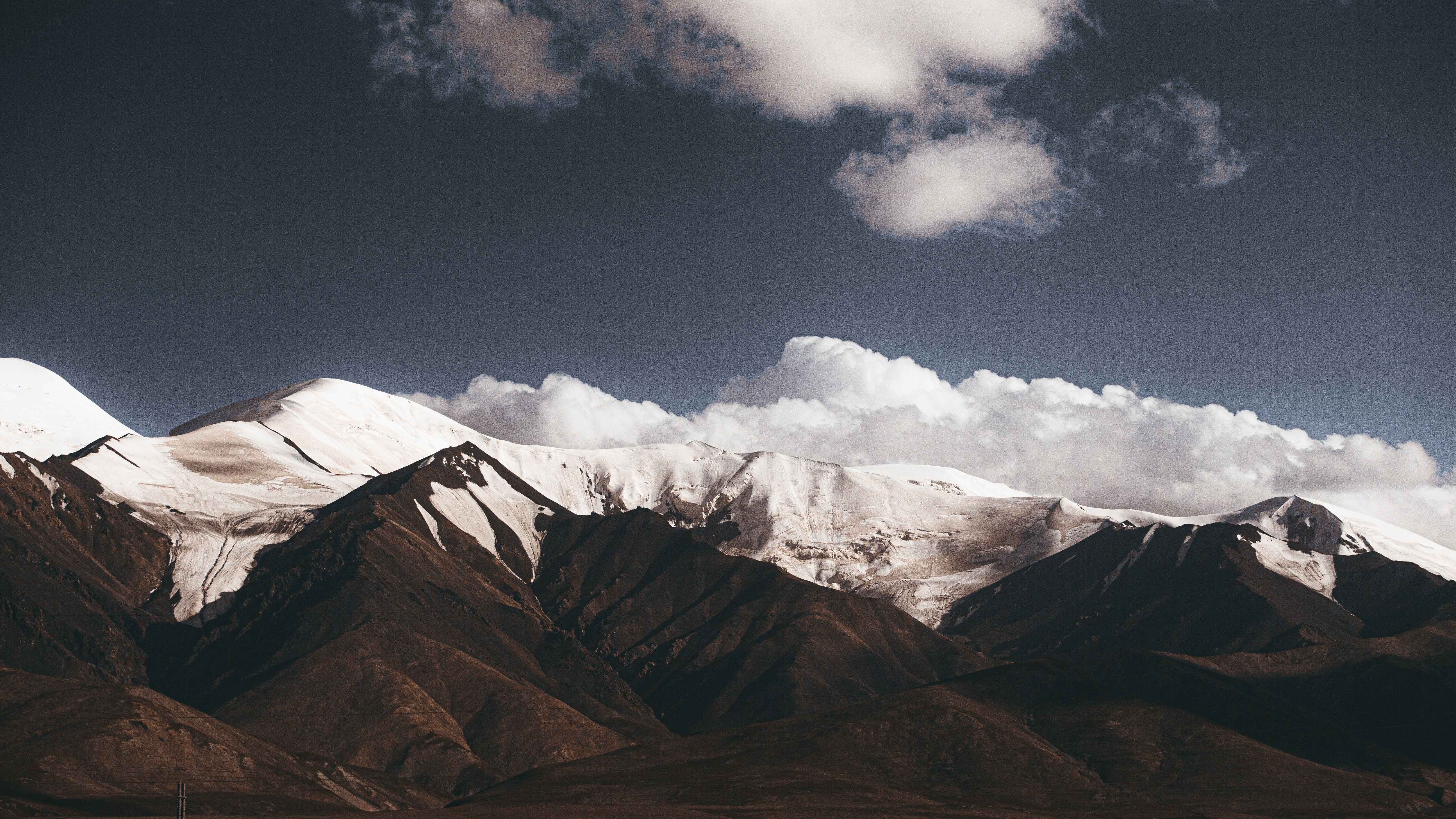 壮丽雪山风景图，绝佳的电脑壁纸素材