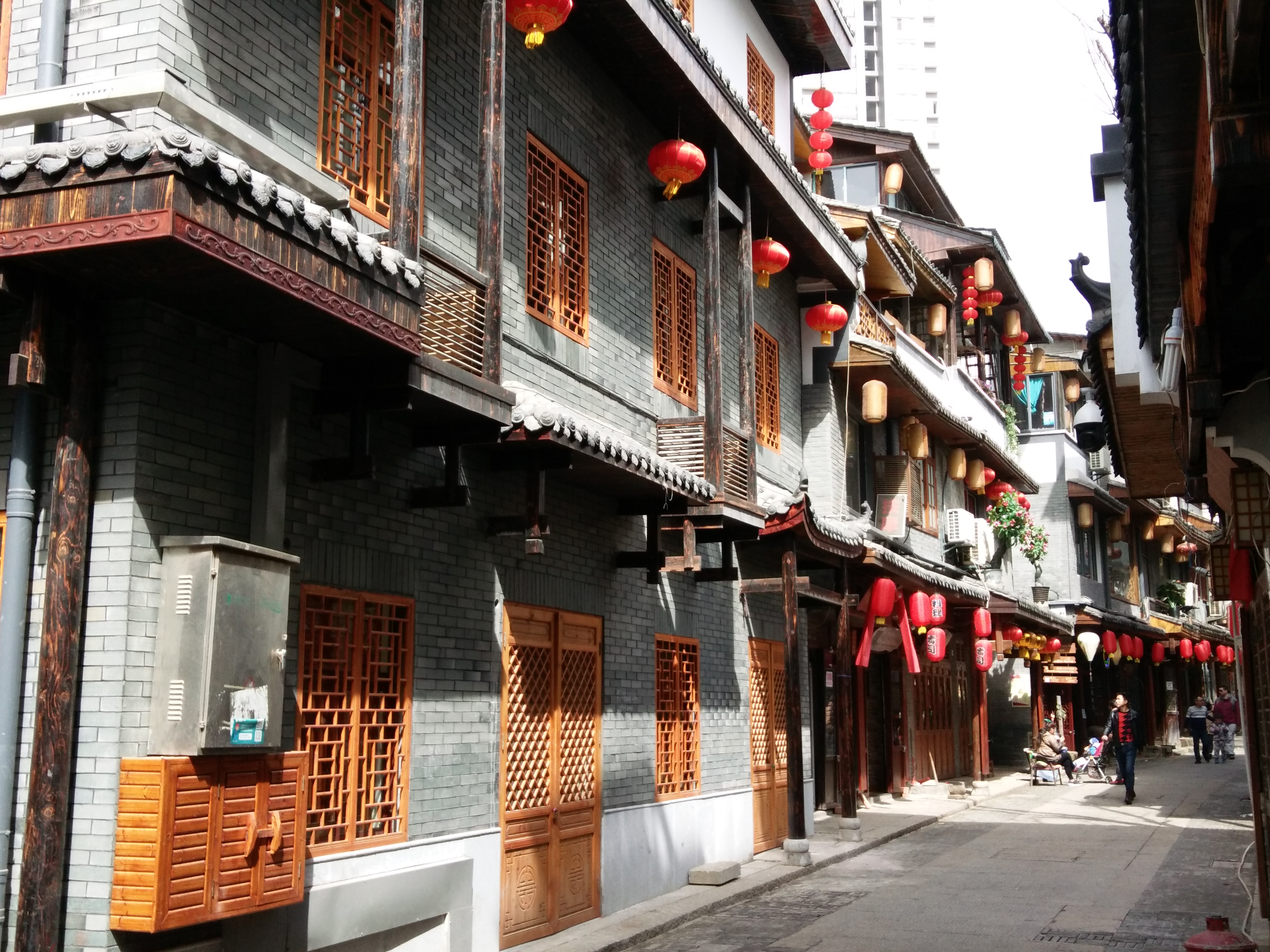 古色古香建筑挂红灯笼尽显传统中国风