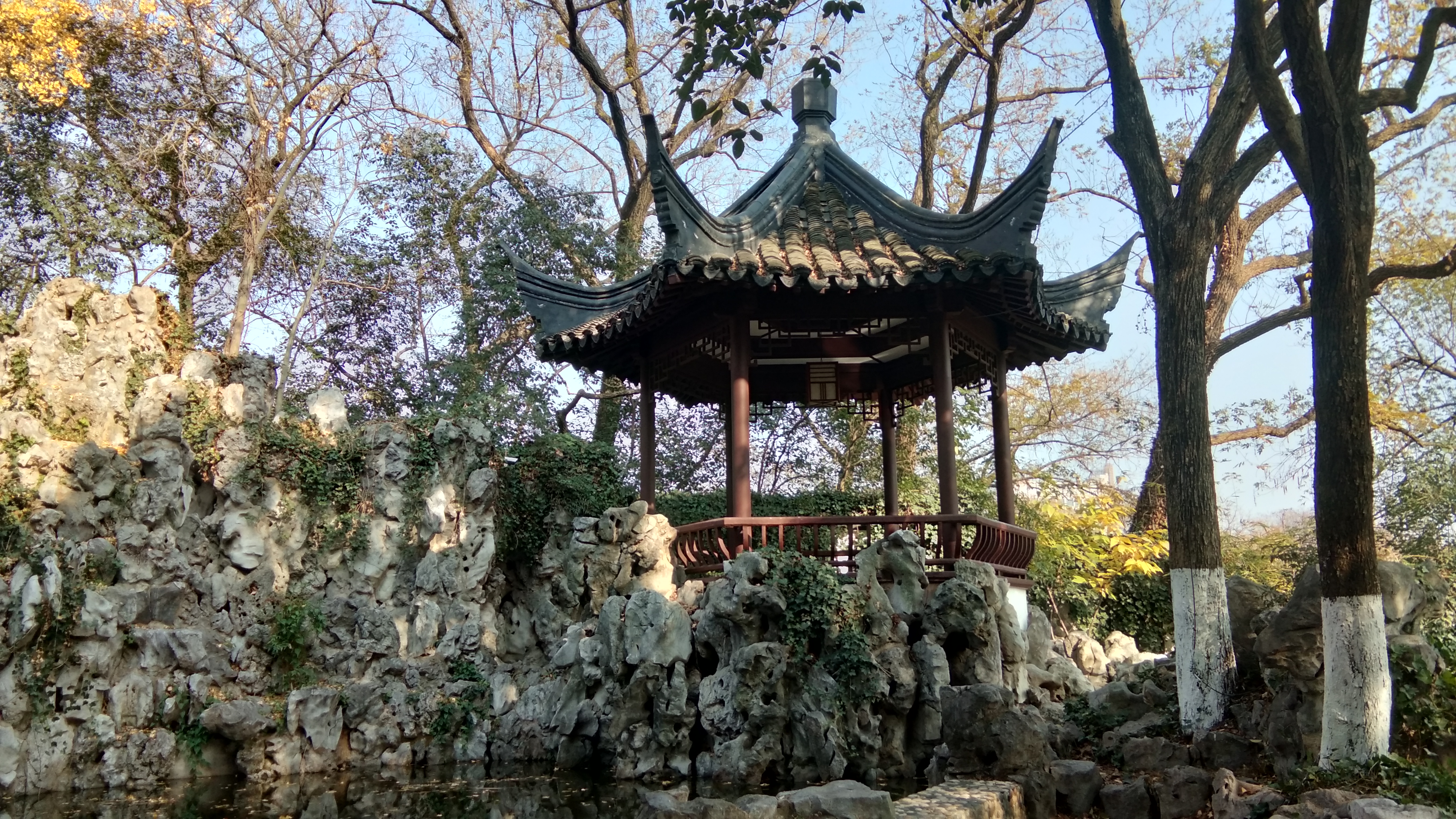 古色古香的中式亭子尽显传统建筑之美