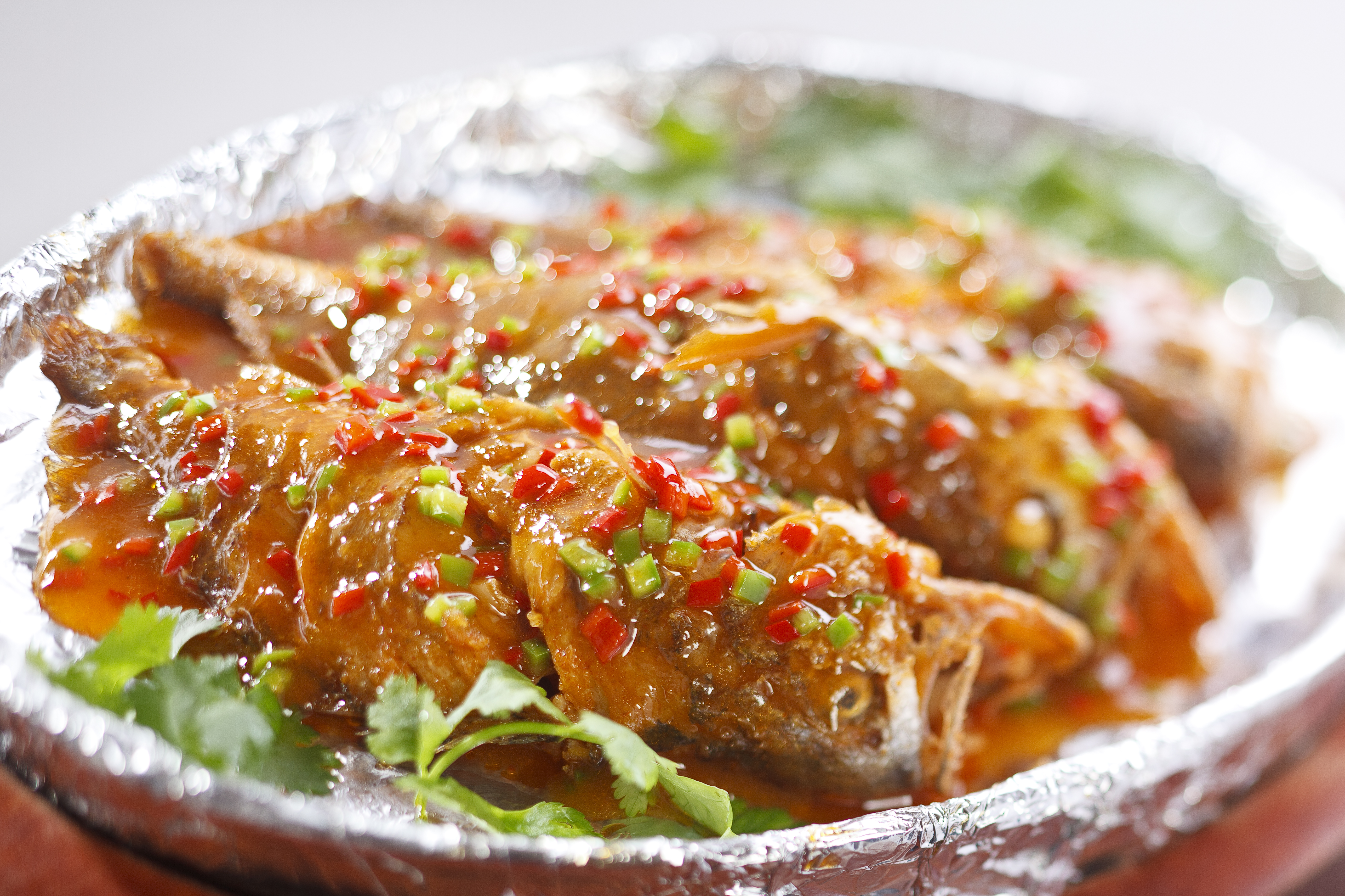 美味铁板烤鱼，鲜香四溢的中式海鲜料理
