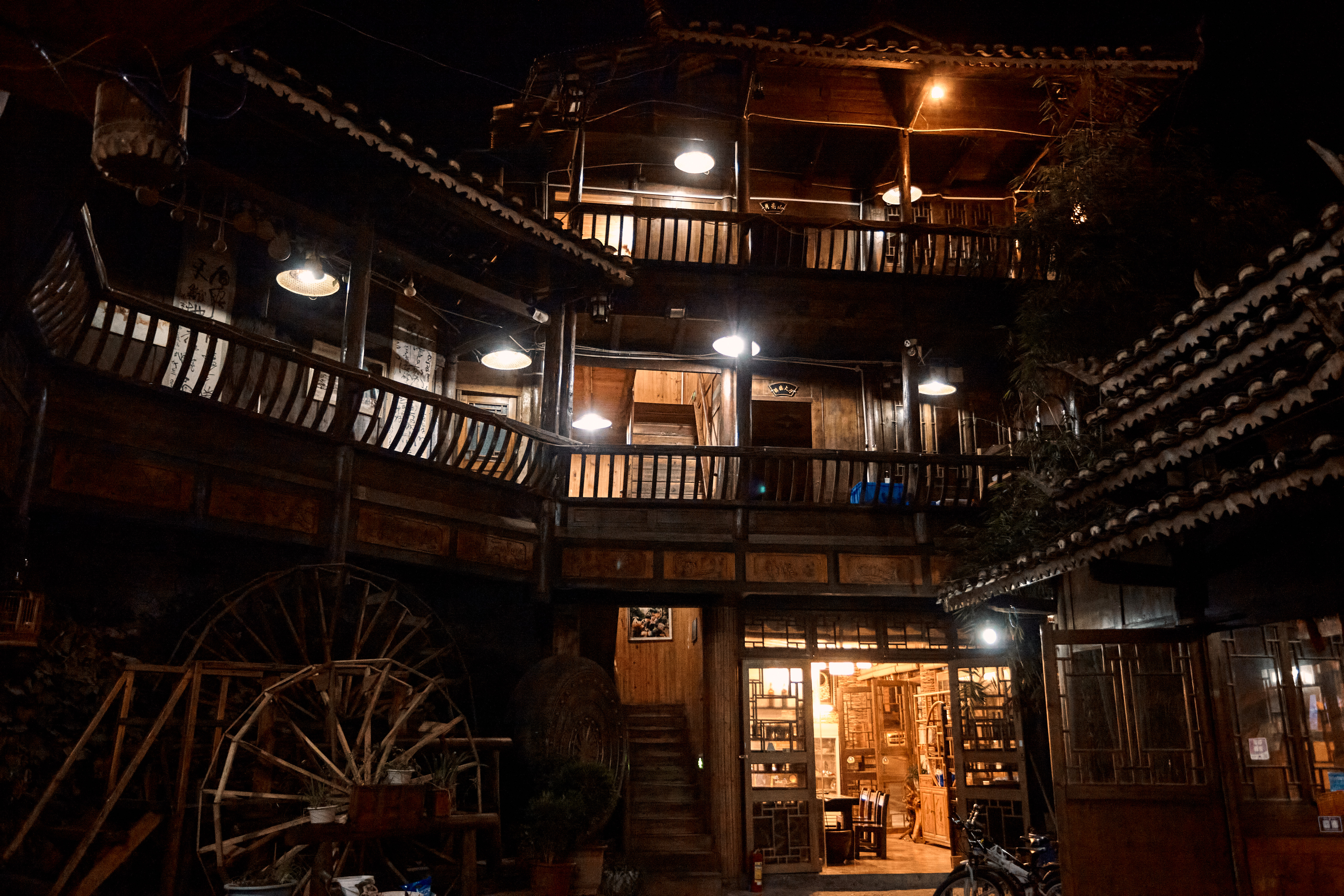古色古香的古建筑夜景尽显独特魅力
