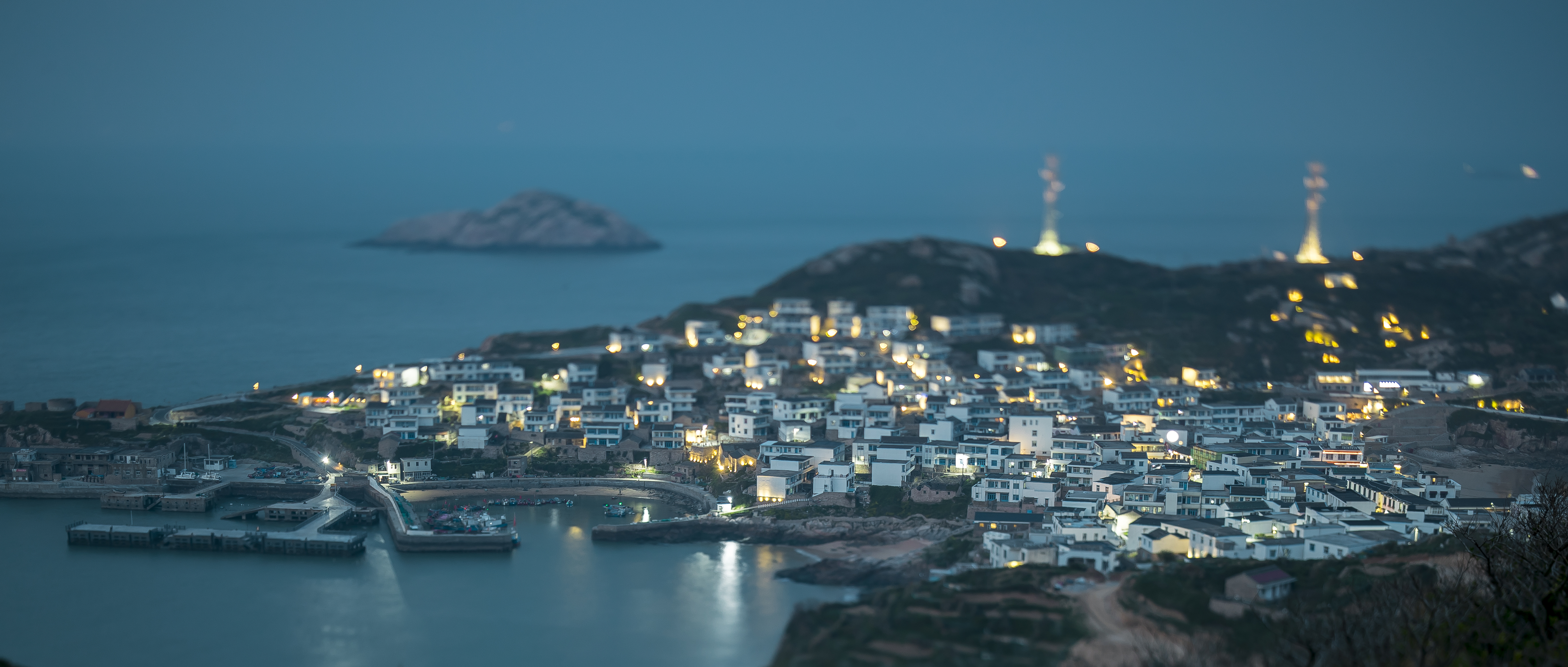 海边小镇夜景美如画 电脑壁纸素材来袭