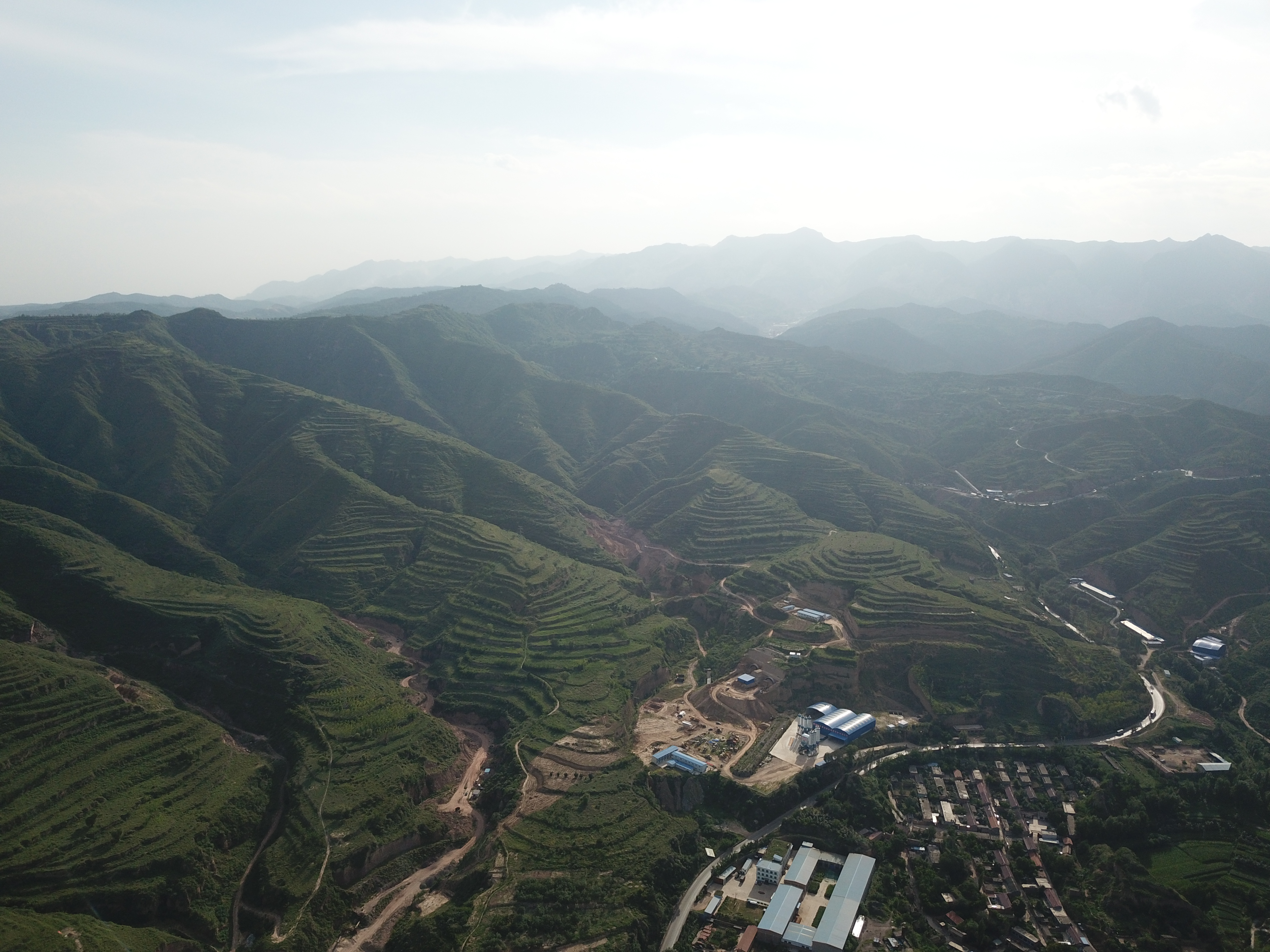 壮观山脉风景图，尽显大自然的美丽神奇